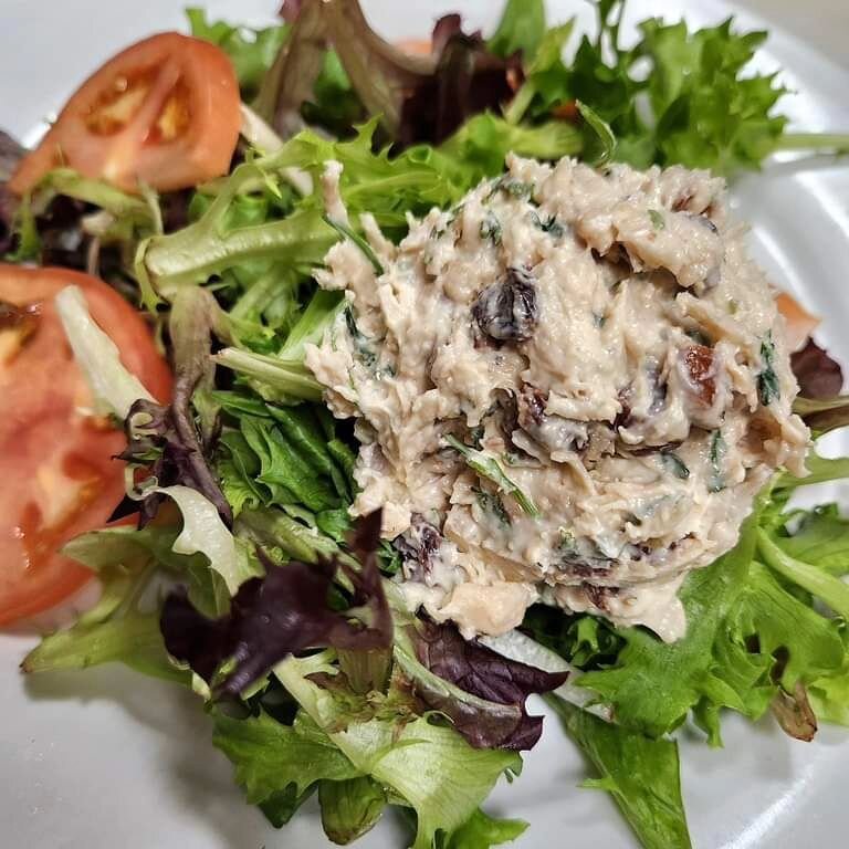 Enjoy our homemade chicken salad plate for lunch this afternoon. It's made with a perfect blend of apples, raisins, pecans, onions, and garlic mayo.
#beaufortsc #eatlocal #lunch #outsidedining #chickensalad #luvbft