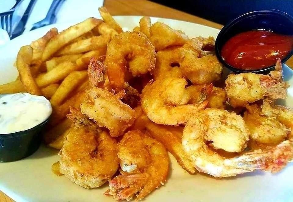Our fried wild-caught shrimp platter would make a fantastic treat for dinner this evening. Join us downtown at Panini's. 🦐 #beaufortsc