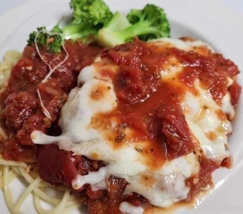 Looking for dinner? Enjoy our classic Chicken Parmesan with fresh mozzarella and our homemade marinara sauce. 😋 #beaufortsc #eatlocal