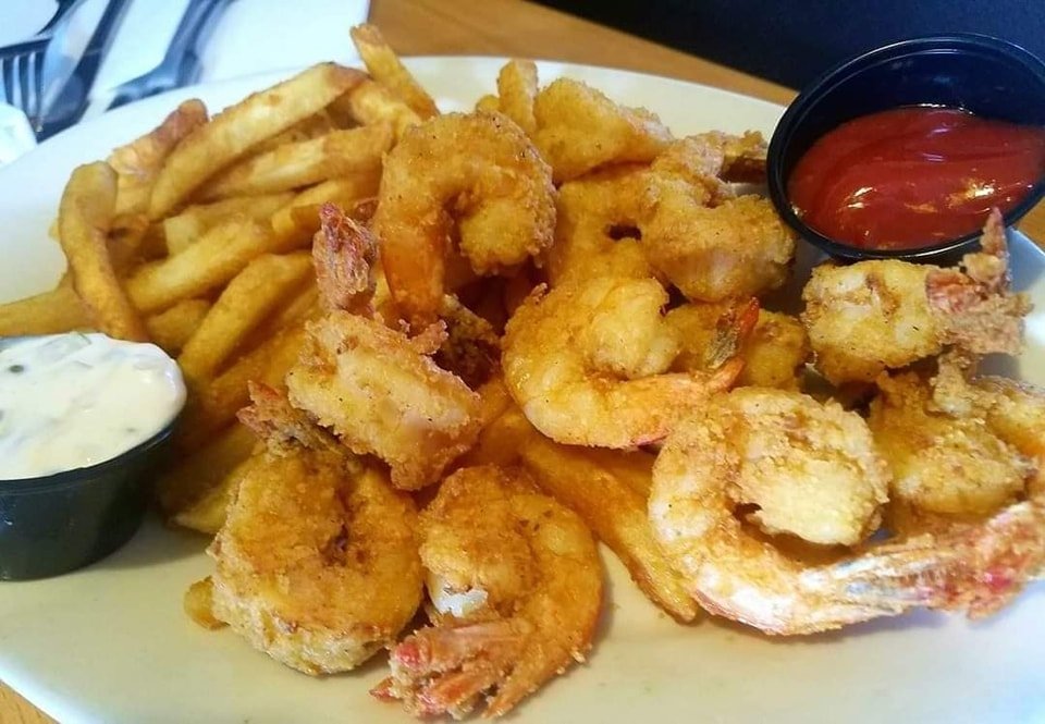Join us for lunch this afternoon and dig into our wild-caught shrimp platter. 🍤 #beaufortsc #eatlocal