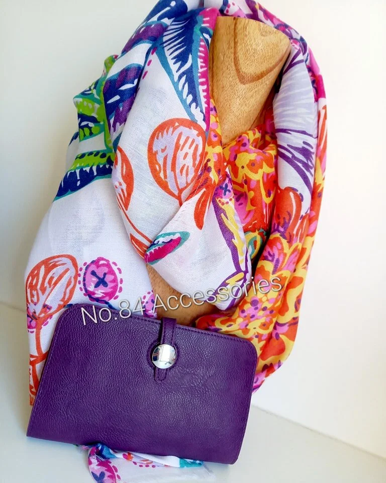 This stunning scarf has so many pretty colours in it 😍  choose one of our clutch purses or bags for a fab combo ❤️

#smallbusinessuk #affordableaccessories #supportlocalbusinesses #basingstoke #supportlocalbasingstoke #no84accessories #hampshirebusi