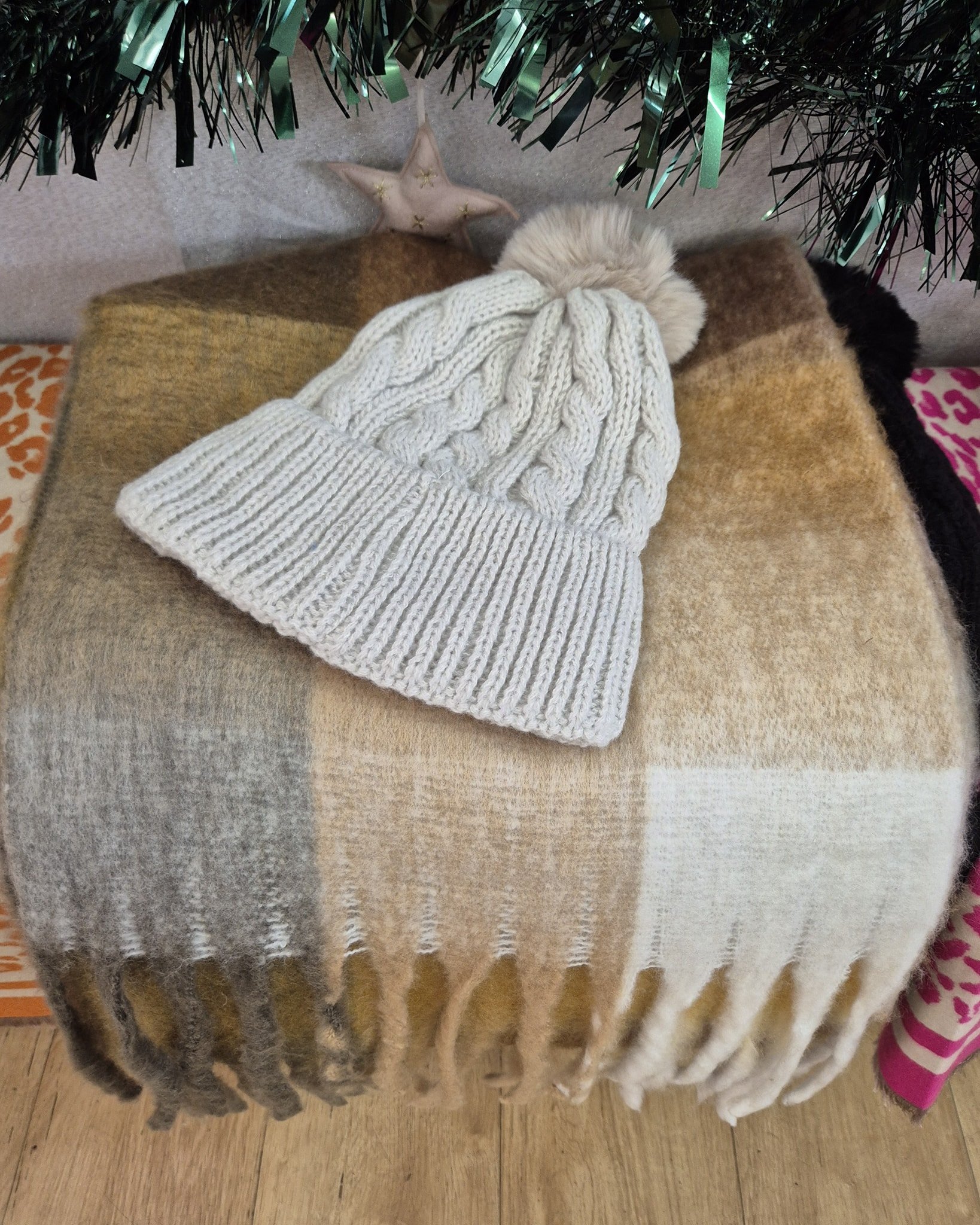 Gift ideas 🌲 

Pic 1 - fleece lined hat &pound;12, scarf &pound;10 - combo offer &pound;20

Pic 2 - pink touchscreen friendly gloves &pound;12, scarf &pound;12 - combo offer - &pound;20

Pic 3 - brown or beige gloves &pound;12, scarf &pound;12 - com