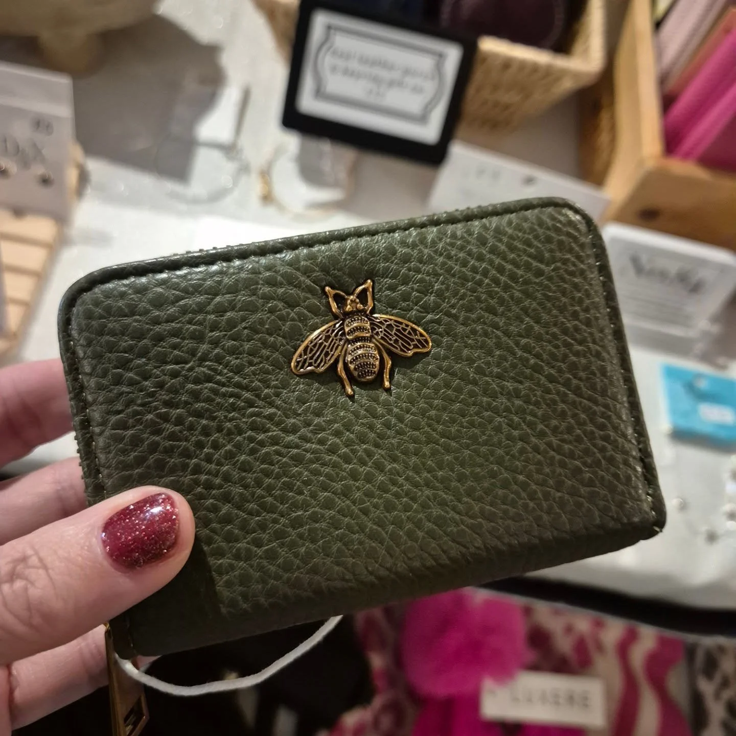 A great way to organise your cards 😊 

We have just 2 of these real leather card holders left - they have RFID protection (stops scammers scanning your cards) &pound;10

Please comment or message me to purchase 🎁