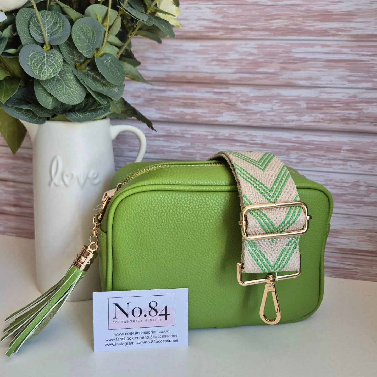 A gorgeous pop of colour 😍 

https://www.no84accessories.co.uk/handbags/p/camera-bag-limegreen

Bag (includes slim strap the same colour/material as bag) and patterned strap &pound;30