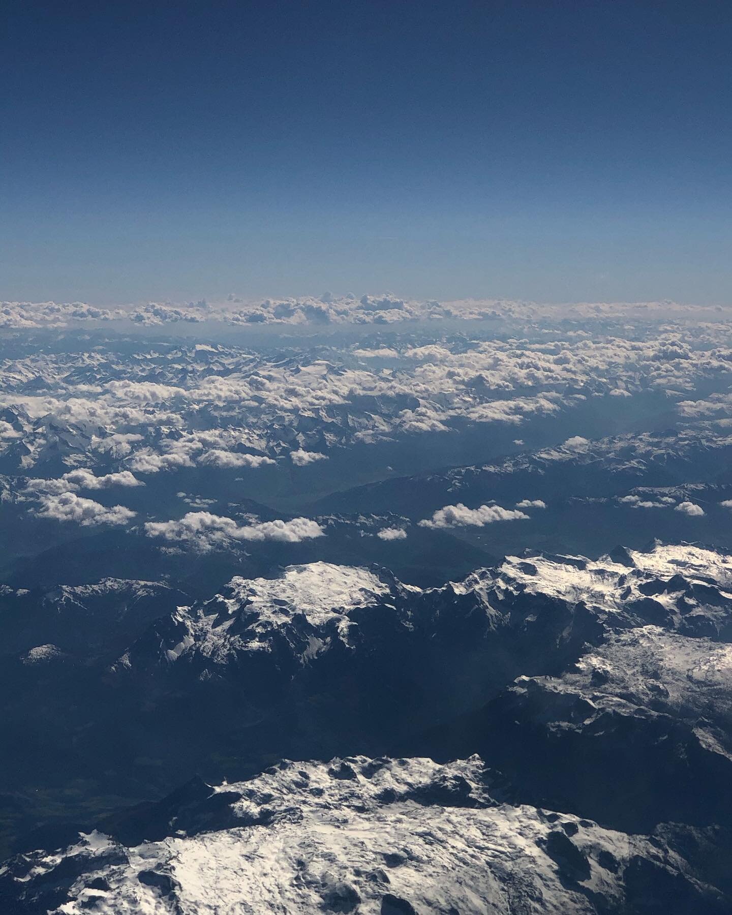 Trying to differentiate cloud from snow while flying to Mozambique a couple of weeks ago 🏔☁️