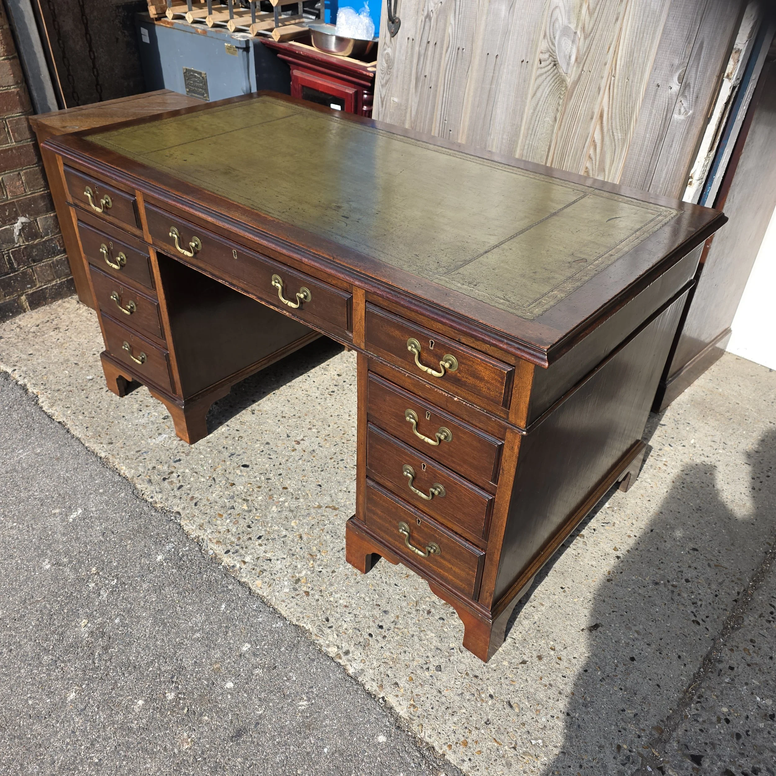 £250 - 9 drawer desk 138cm wide 71cm deep 74cm high