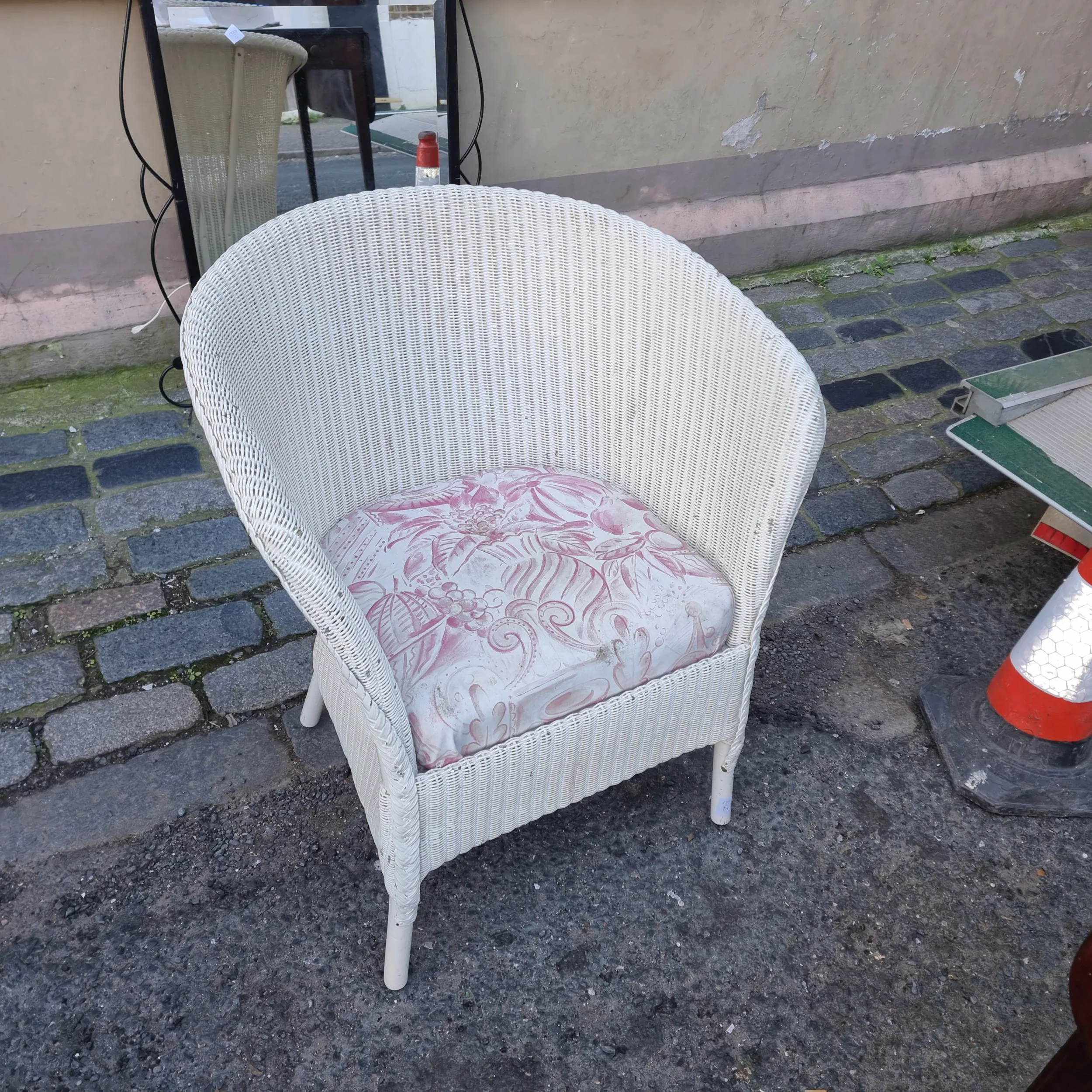 £60 Lloyd loom chair — RG Scott Furniture Mart