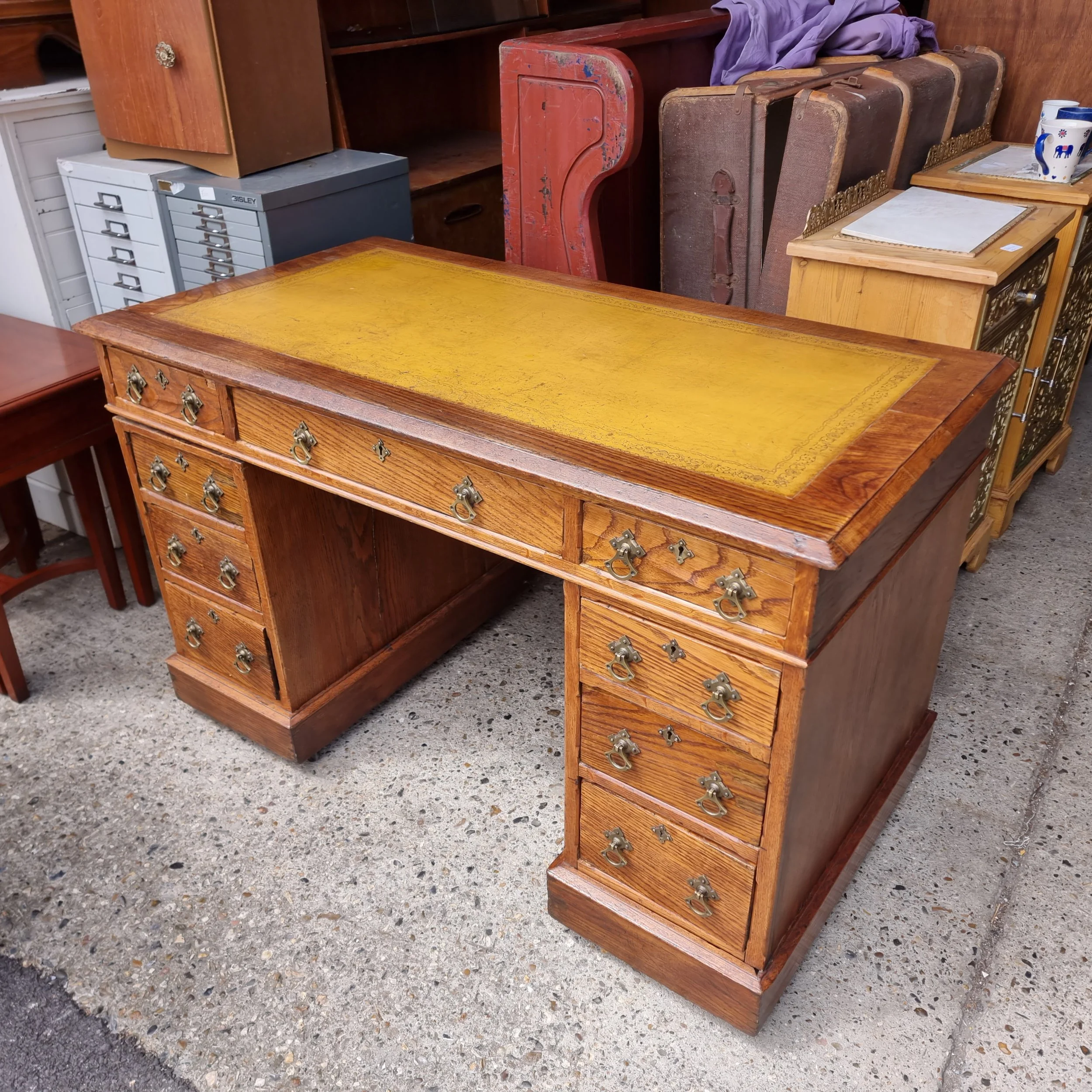 Desks — RG Scott Furniture Mart