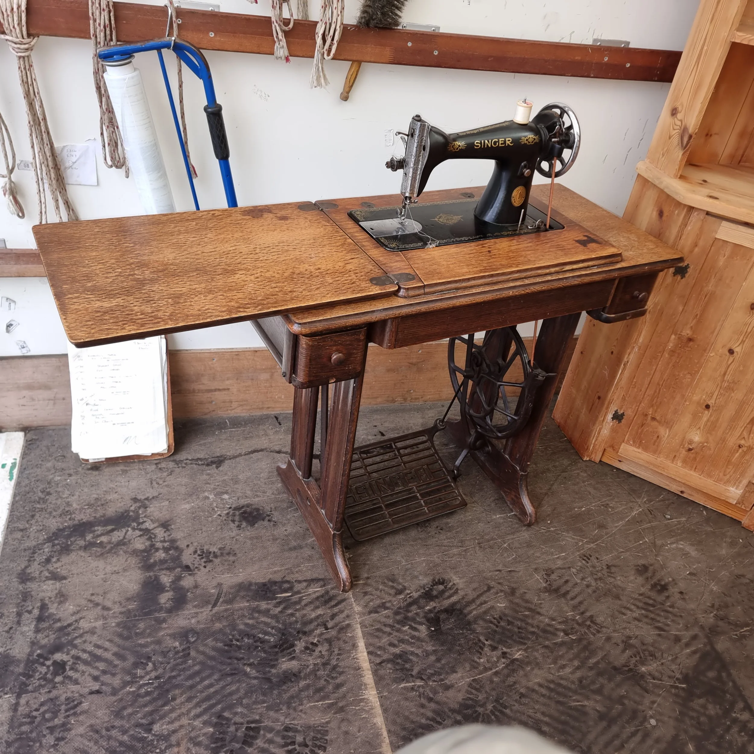 £25 Vickers sewing machine — RG Scott Furniture Mart