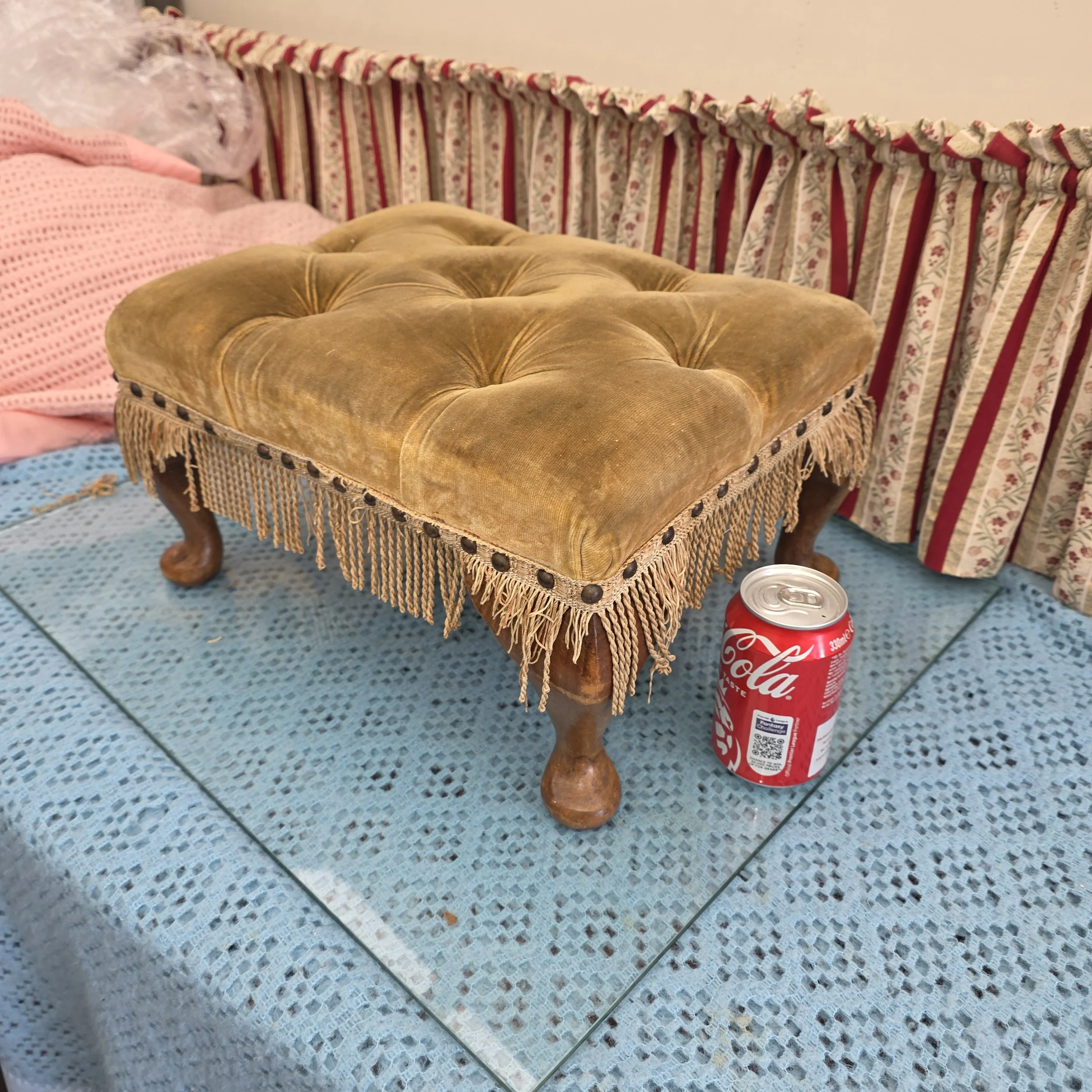 £20 - foot stool - 40cm wide 31cm deep 22cm high