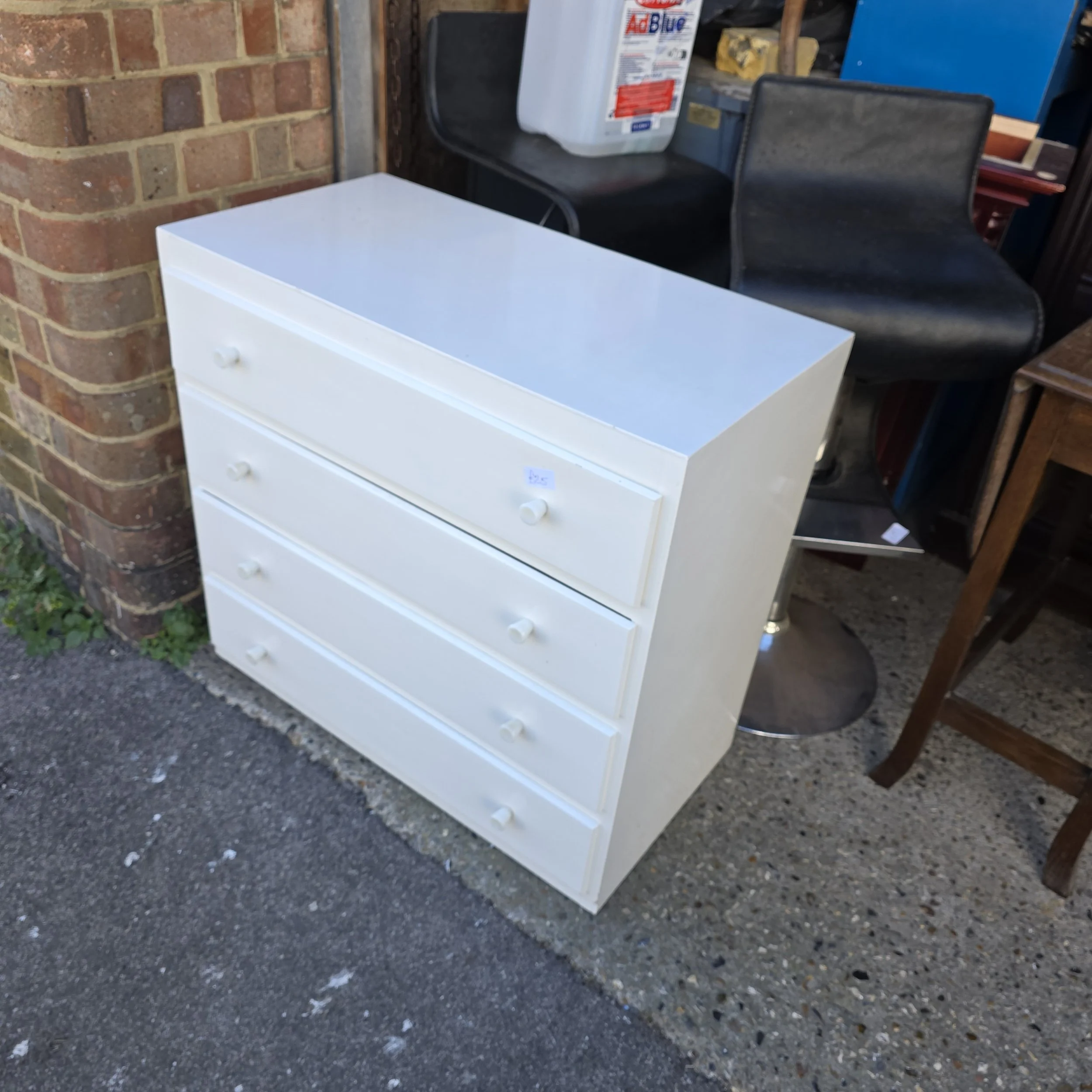 £25 - painted chest of drawers -  76cm wide 41cm deep 71cm high
