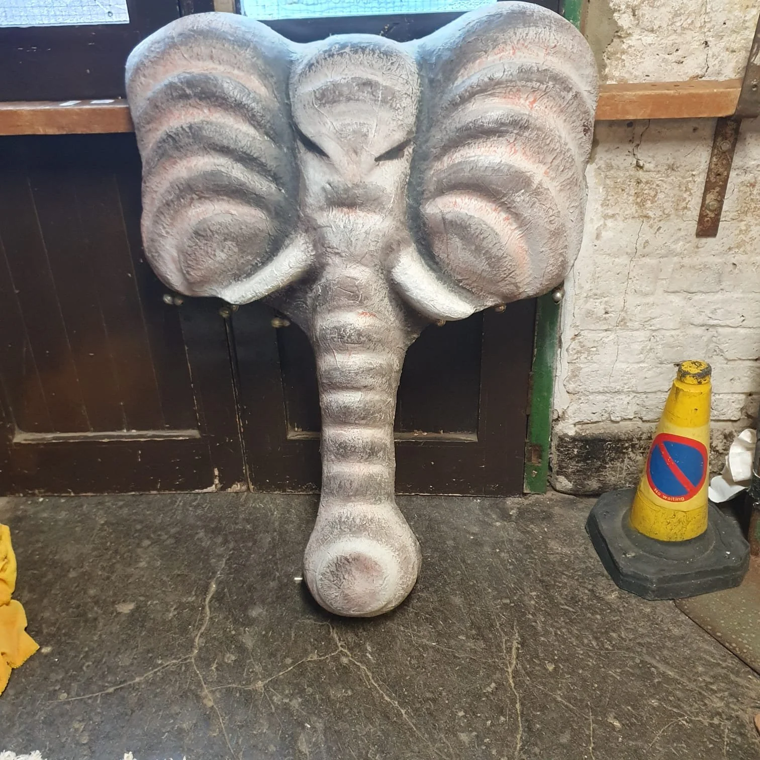 £25 - elephant head