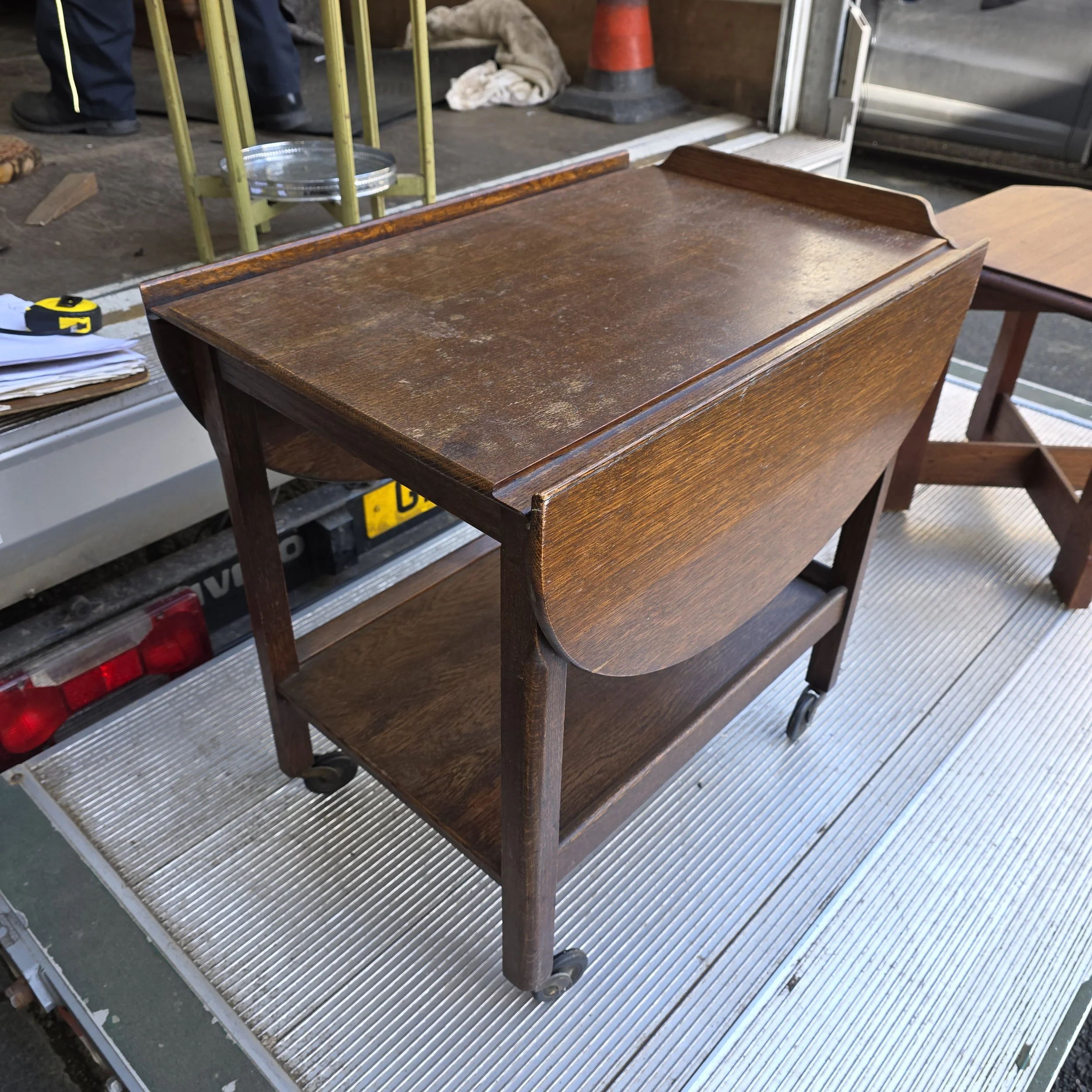 £60 - drop leaf oak trolley  - 92cm open 44cm closed by 61cm deep 62cm high