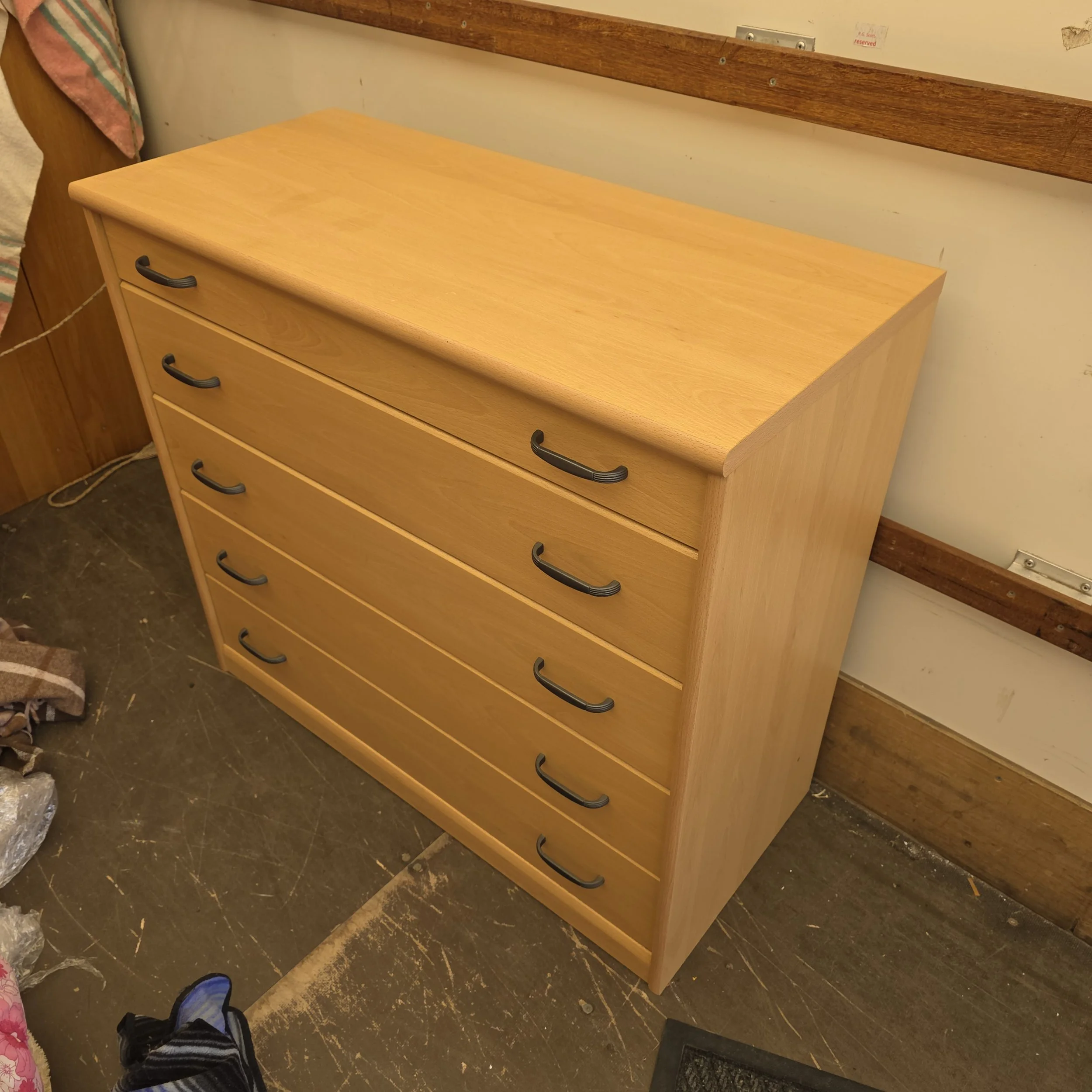 £40 - 5 drawer chest  - 94cm wide 43cm deep 86cm high