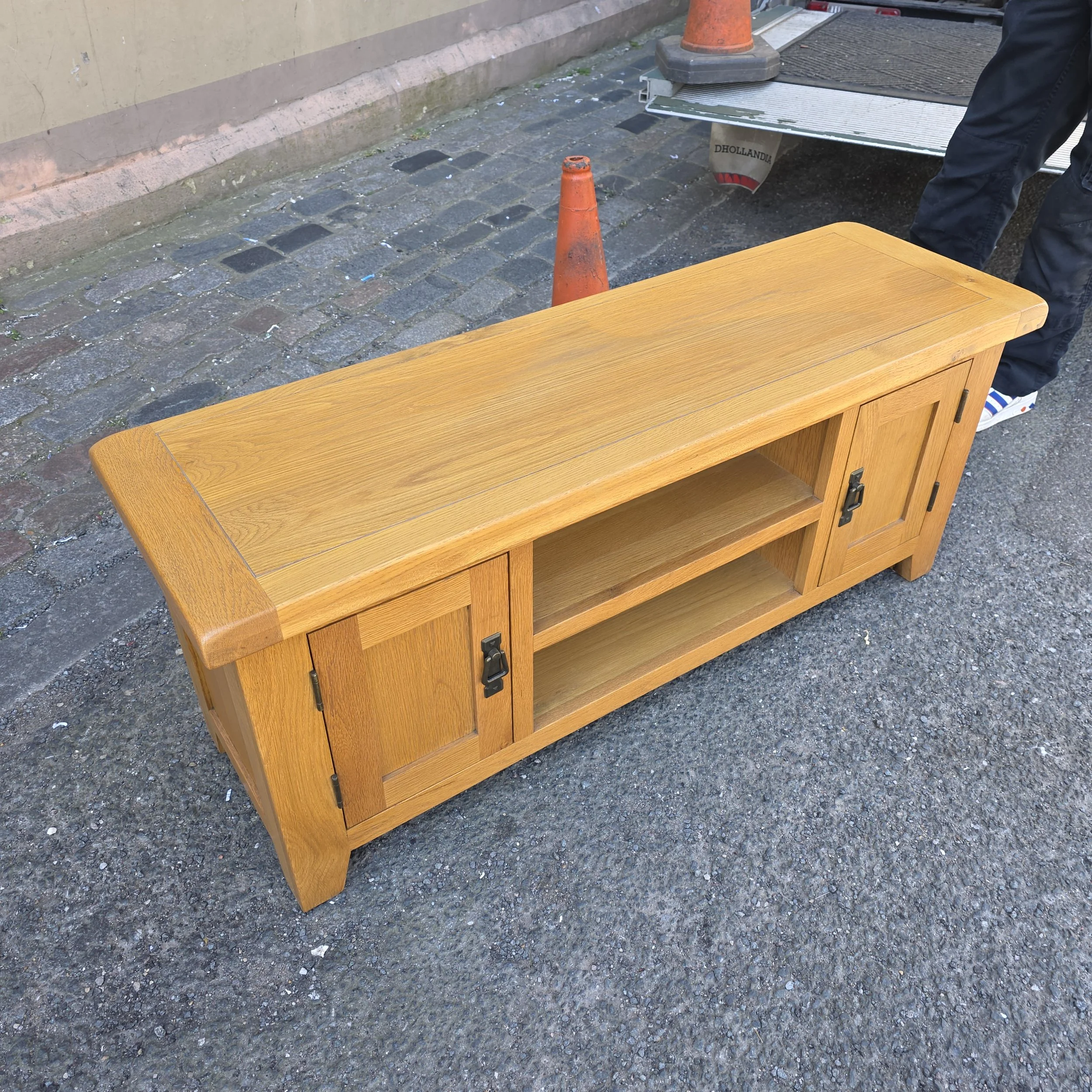 £45 - low oak cabinet - 120cm wide 37cm deep 50cm high