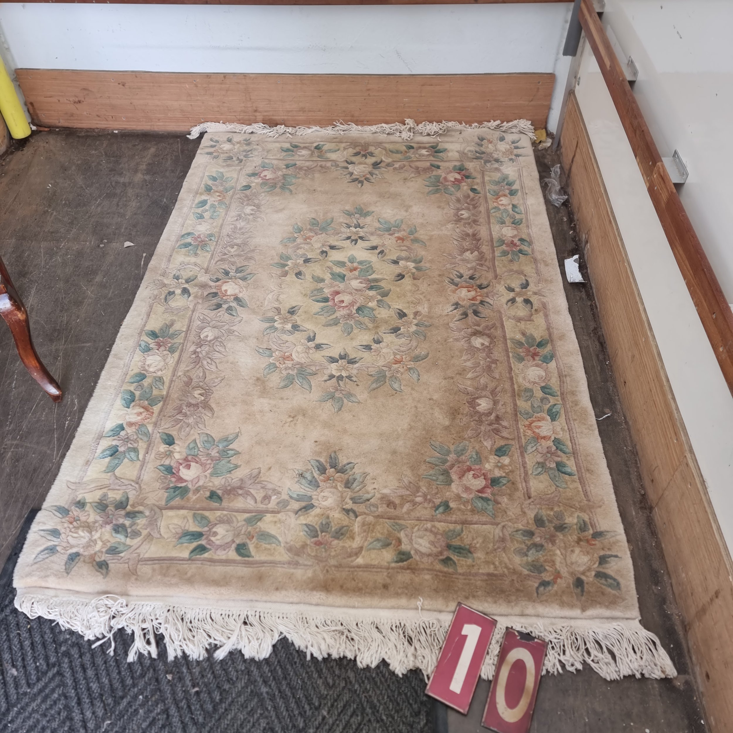£30 rug (10) - 190cm x 122cm