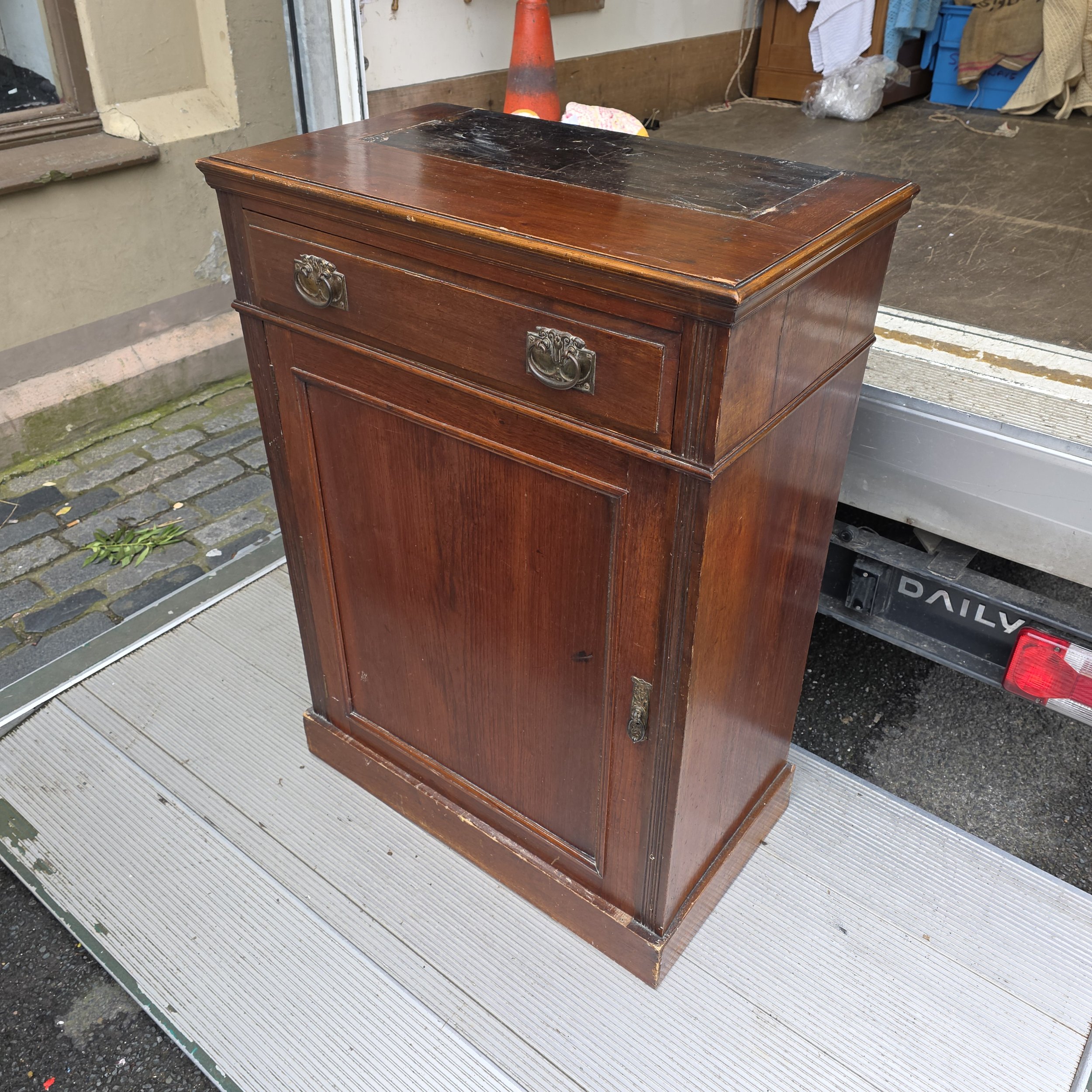 £45 - one door cabinet with drawer - 77cm wide 45cm deep 95cm high