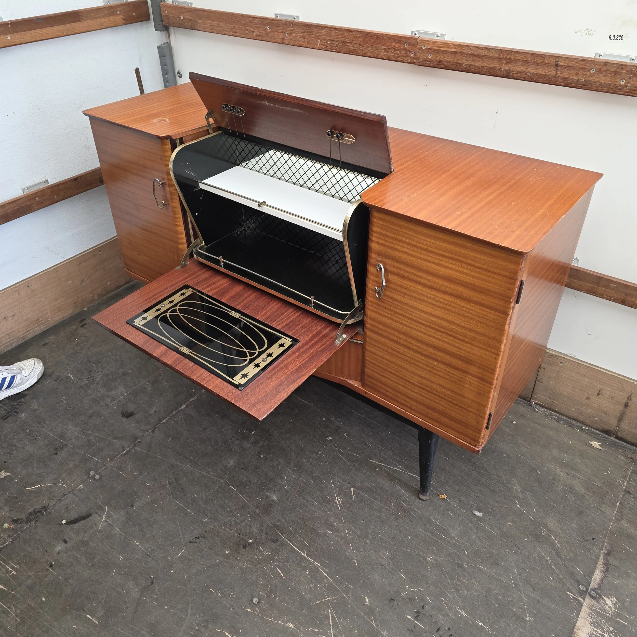 £110 - cocktail cabinet /sideboard - 132cm wide 43cm deep 83cm high