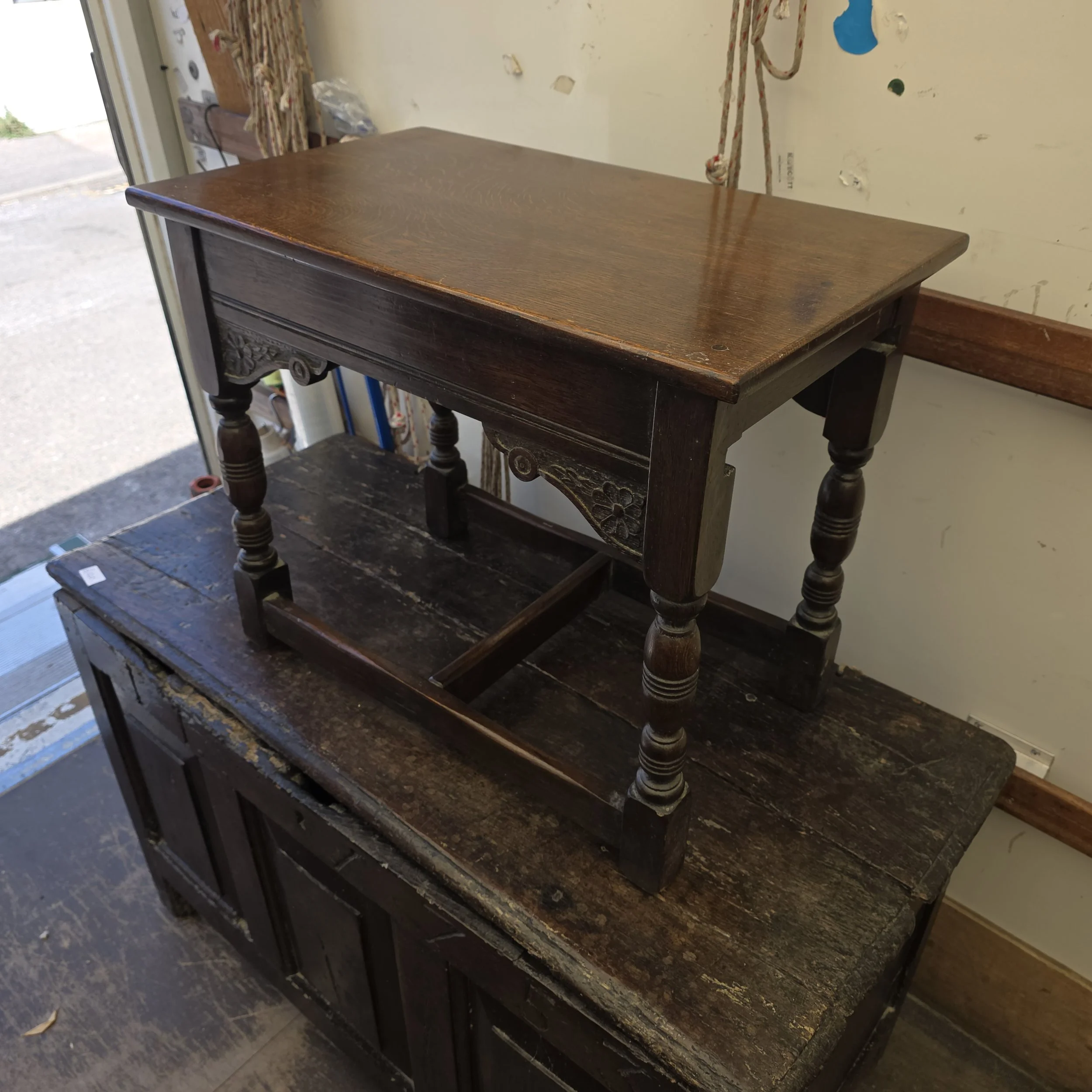 £45 - small oak table - 61cm wide 37cm deep 50cm high