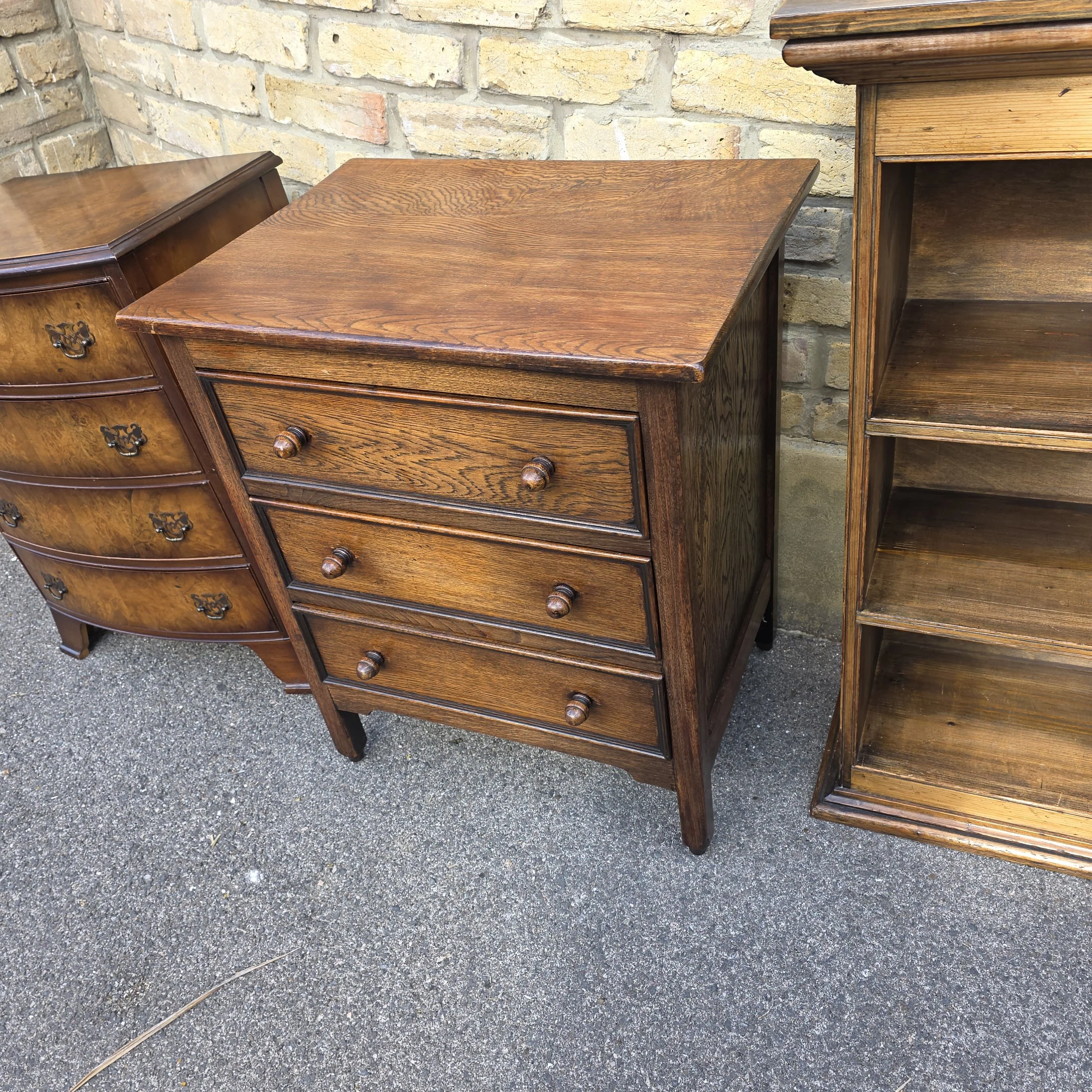 £80 - 3 drawer oak chest of drawers 61cm wide 46cm deep 72cm high