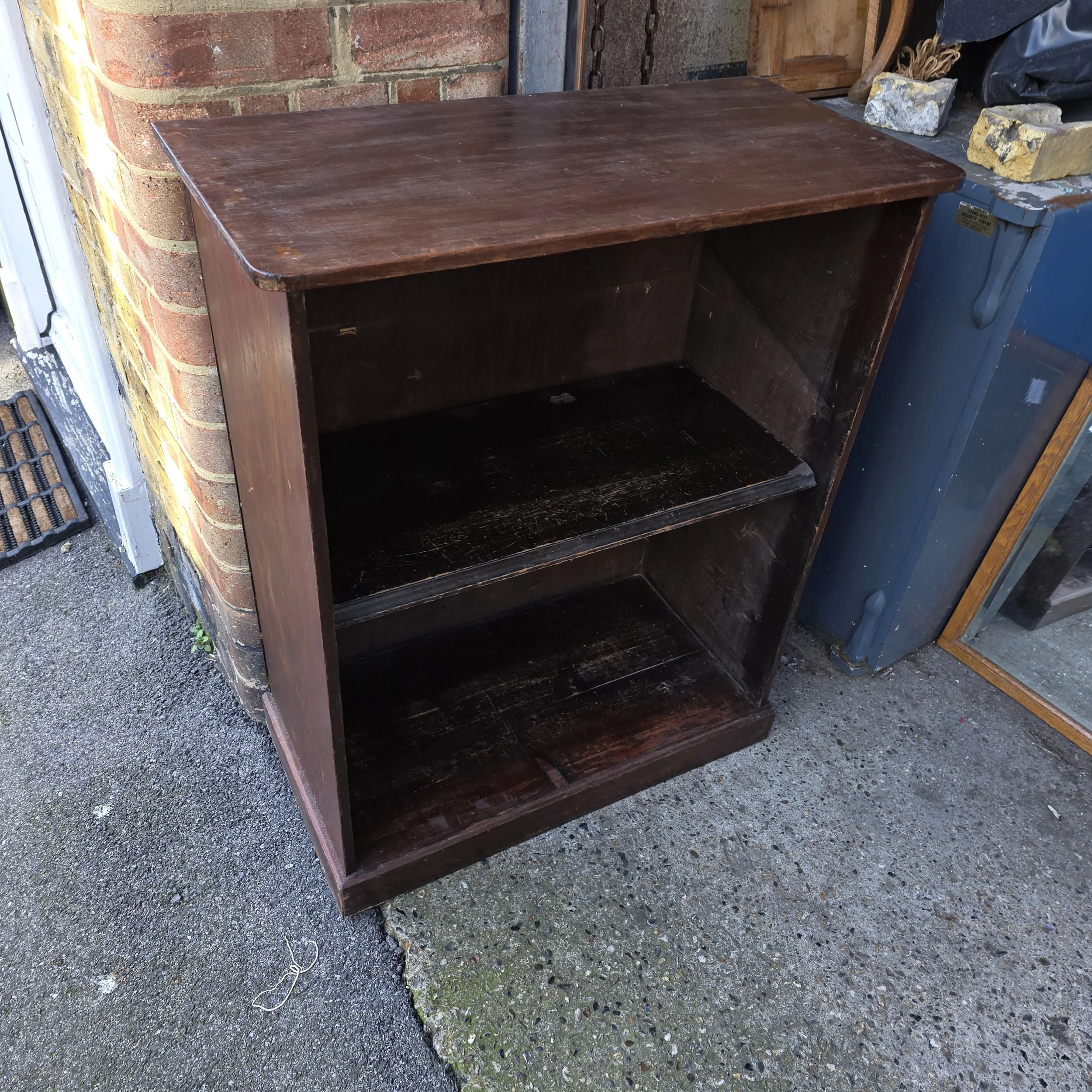 £25 - shelving  - 76cm wide 38cm deep 93cm high