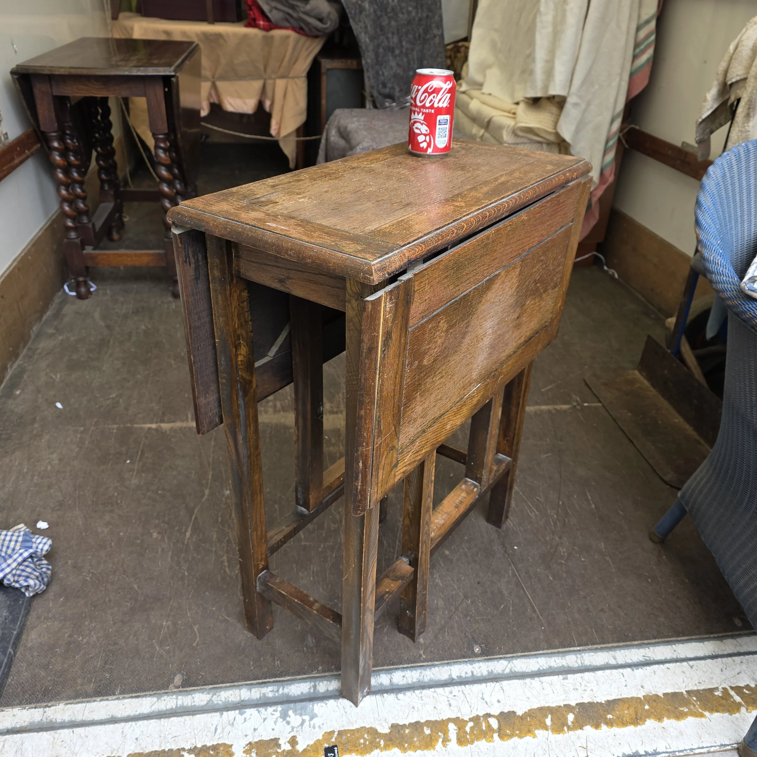 £48 - gate leg table - 87cm open 31cm closed by 59cm  73cm high