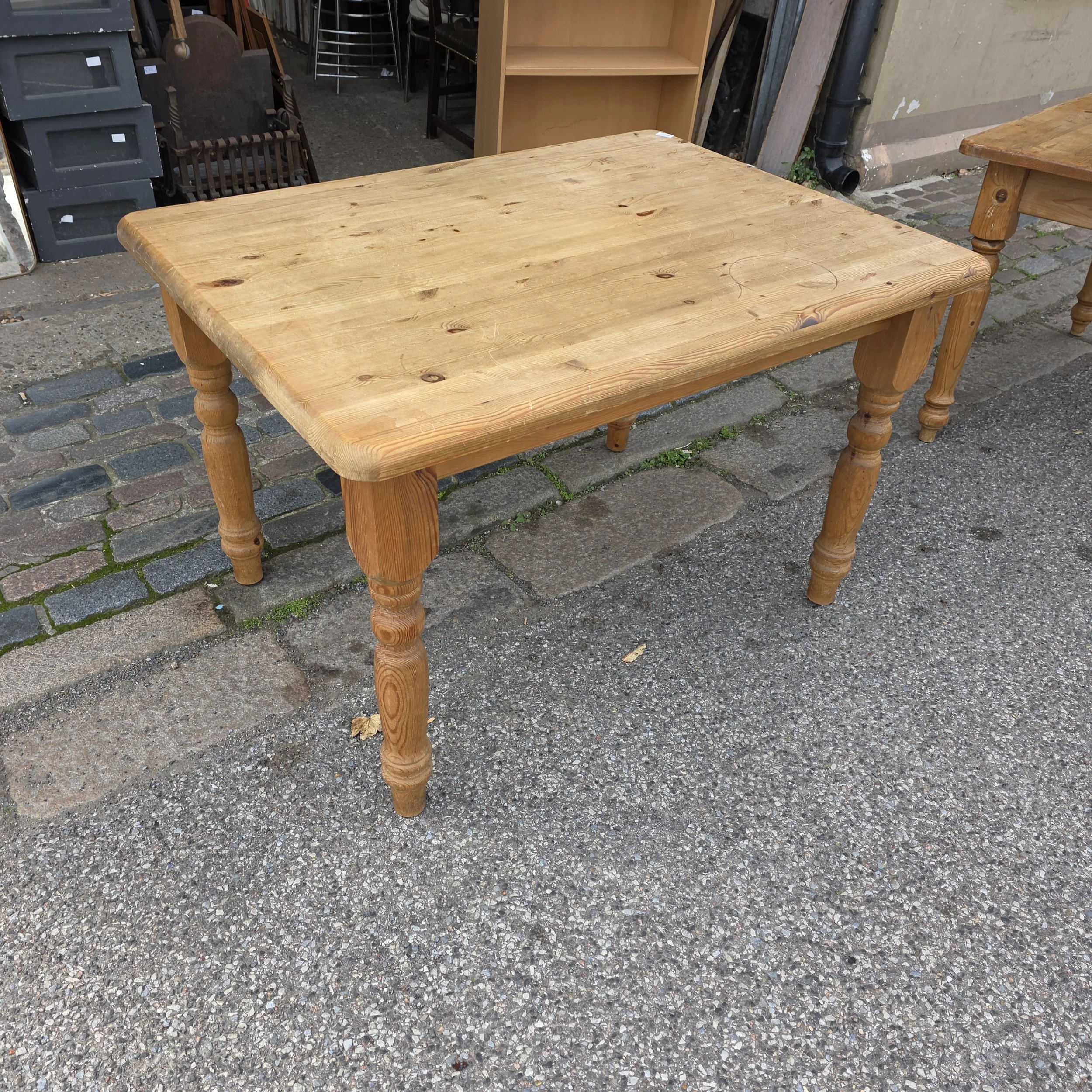 £75 - pine kitchen table  - 121cm wide 92cm deep 79cm high