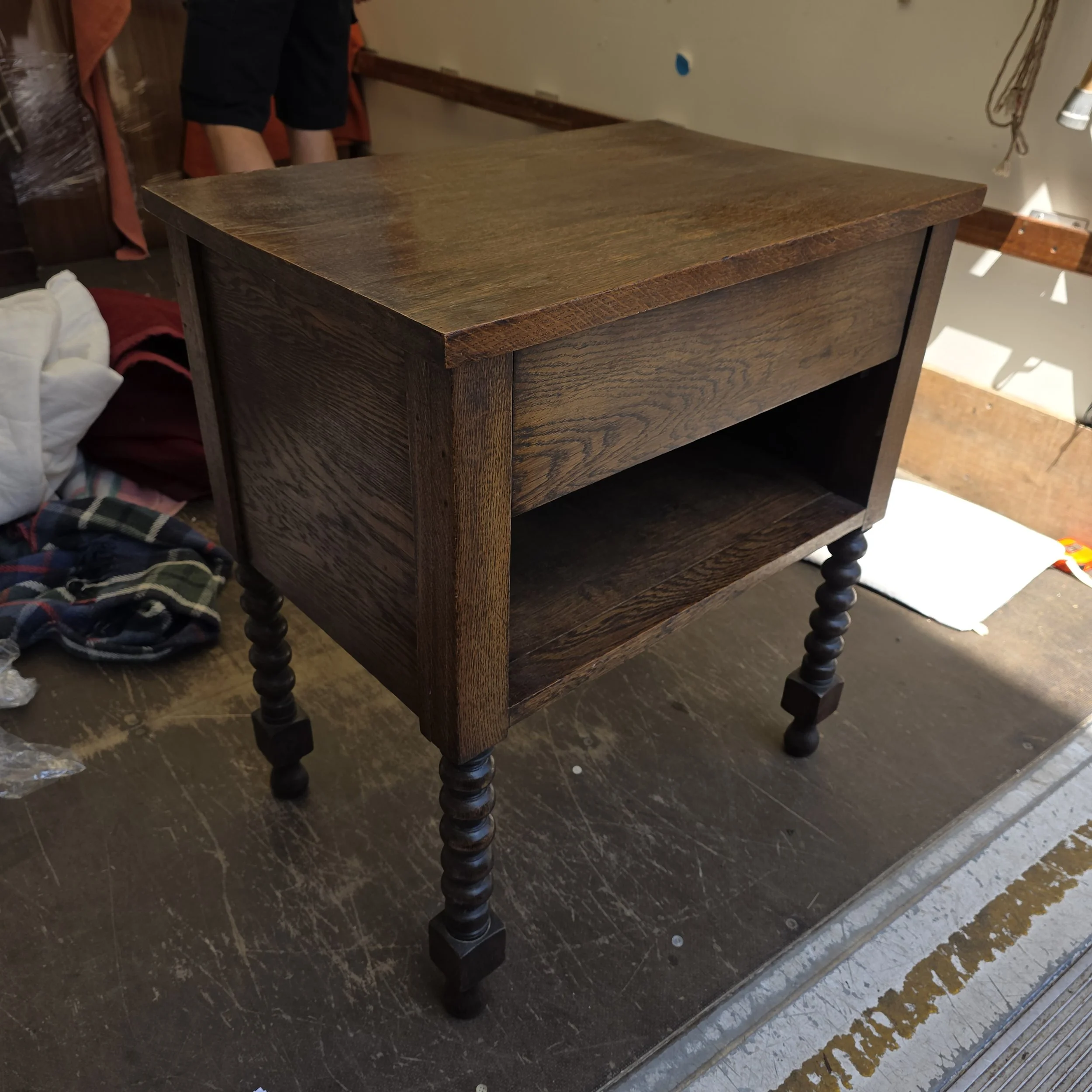 £48 - oak bobbin turned table - 64cm wide 43cm deep 72cm high