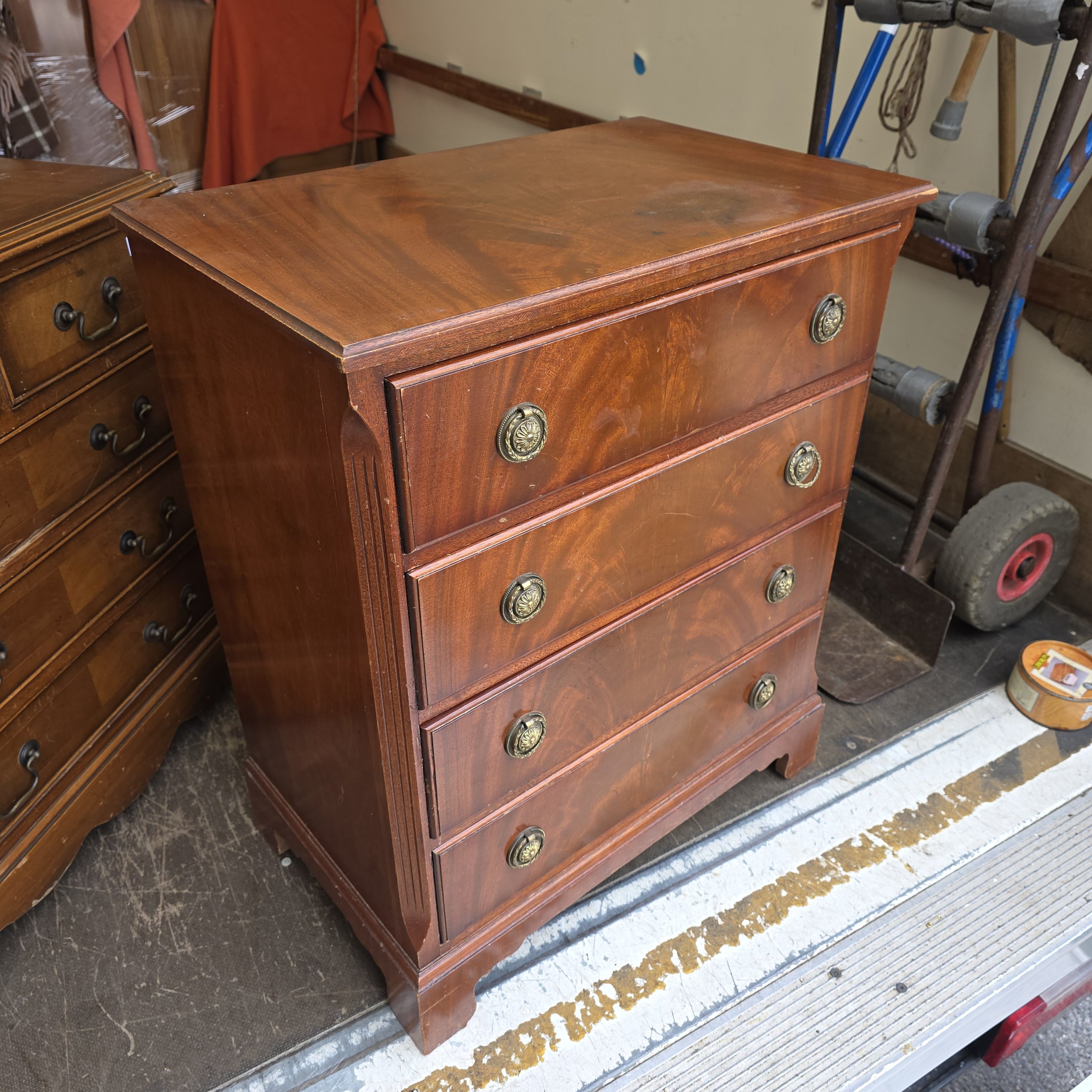 £50 - small chest of drawers - 63cm wide 40cm deep 81cm high - small fault