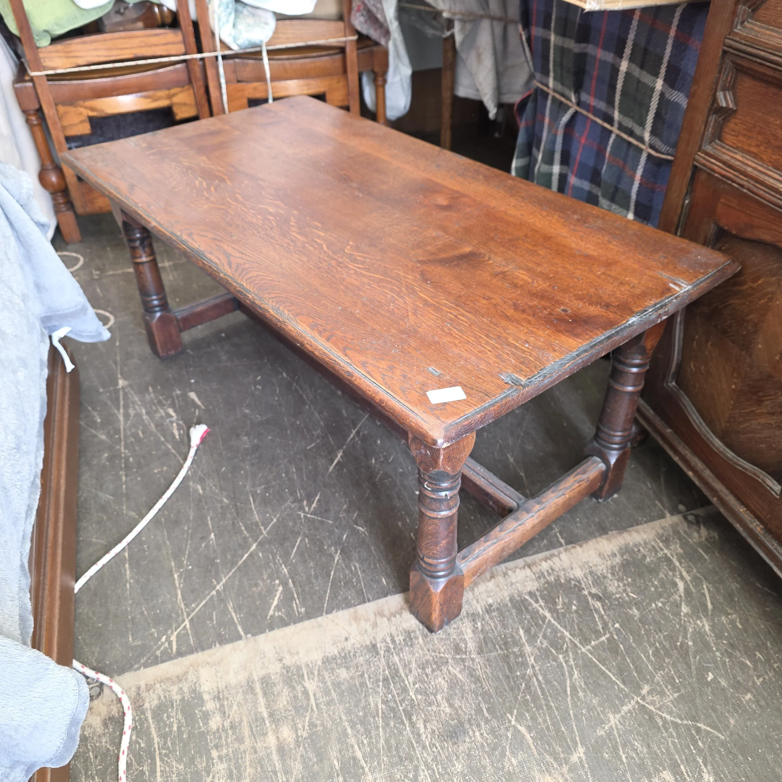 £70 - coffee table oak  - 107cm wide 57cm deep 45cm high
