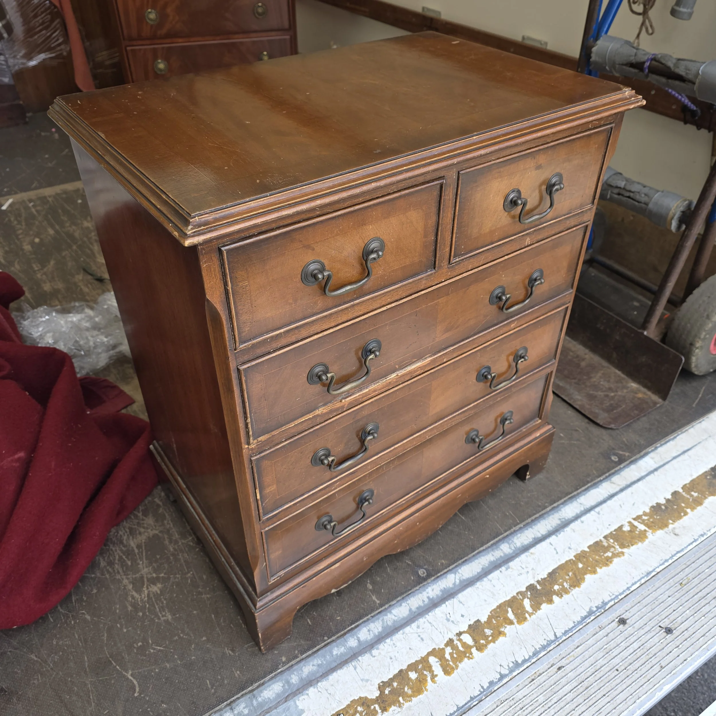 £60 - small chest of drawers 63cm wide 39cm deep 72cm high small fault