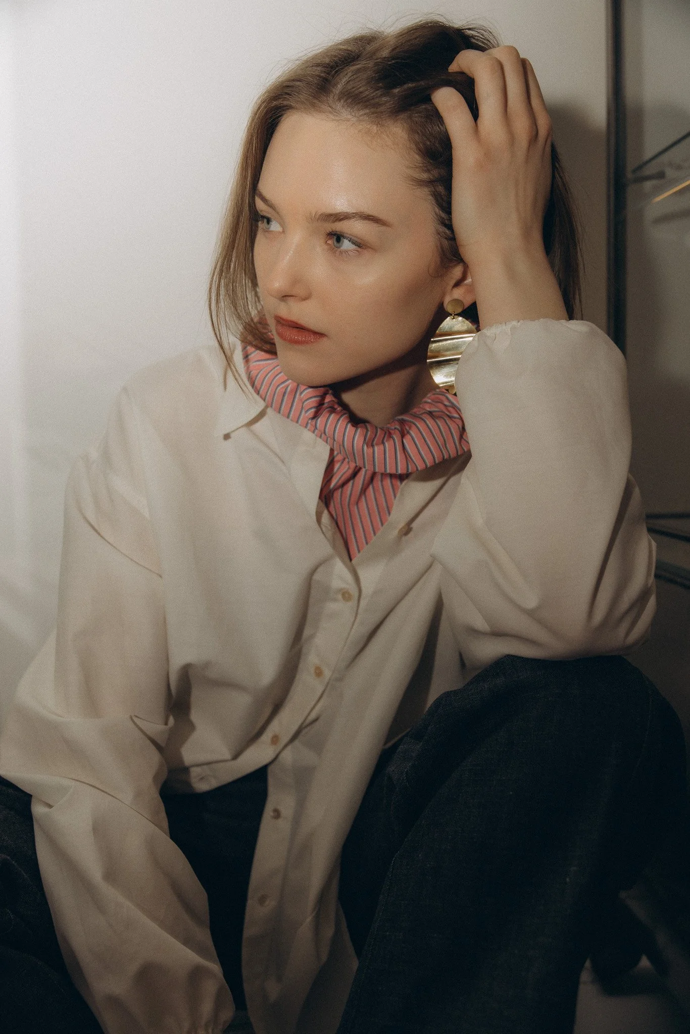 kryzka-kolnierz-ozdobny-kryza-collar-new-modern-romantism-romantyczny-look-rozowe-paseczki-biala-koszula-zlamana-biel-lekka-bawelna-zalucka-kuczera.JPG