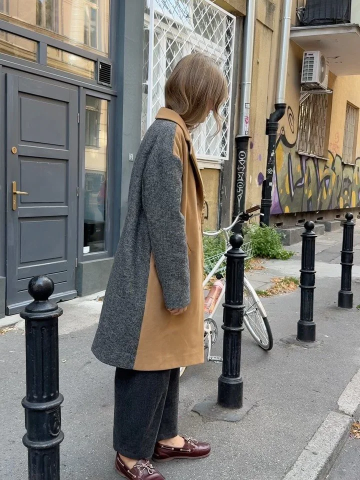 Dziękuję za 2025, dobry i zaskakujący rok. 
Czas poszukiwań, projekt&oacute;w, podrozy, nietypowych zam&oacute;wień i spotkań.
Nasze sesje w malutkim gronie, kameralne z fantastycznymi dziewczynami. @wolffowa @thatssophiex @in_magdas_lens ❤️
O marce 