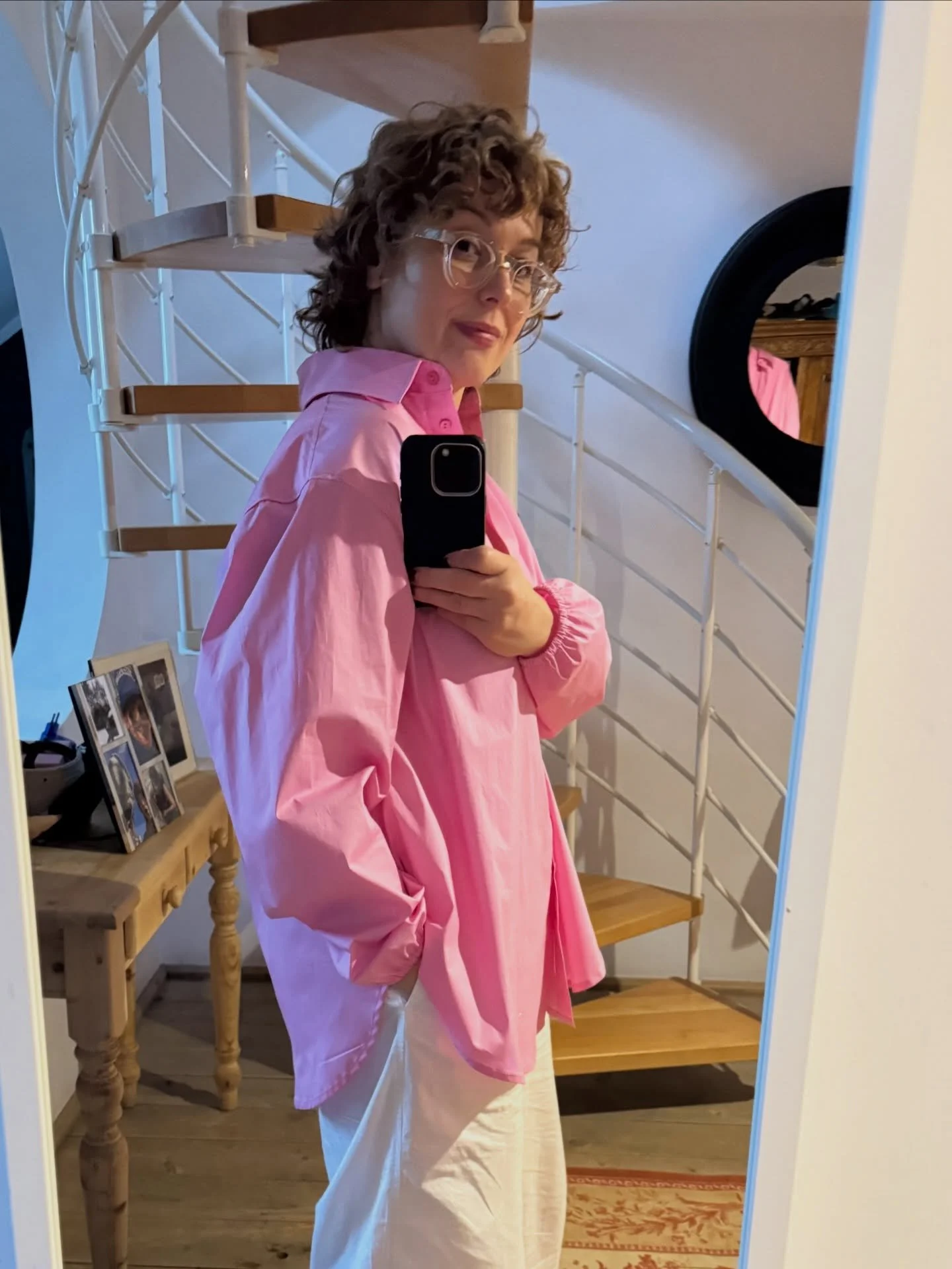 Trochę wiosny w środku zimy 🌸 
Walentynkowo- wiosenna koszula już dzisiaj wpadnie na stronę zaluckakuczera.com 

#pinkshirt #r&oacute;żowakoszula #valentineshirts