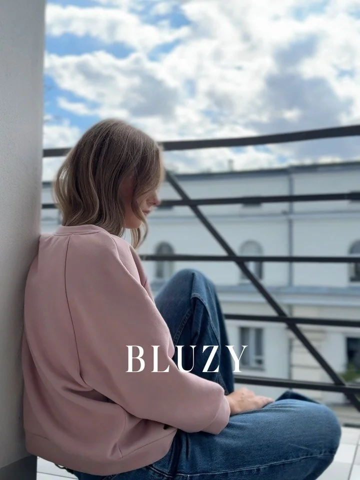 Bluzy, o prostych formach, otulające i komfortowe, z miękkich dzianin. 

zaluckakuczera.com

#bluzydamskie #bluzyzkapturem #sweatshirts #softcocooning #komfortijakosc