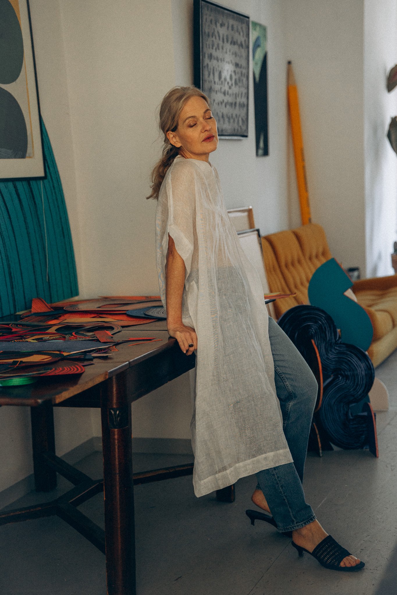 lniany-kaftan-tunika-z-lnu-lniana-biala-oversize-na-plaze-loungewear-zalucka-kuczera.jpg