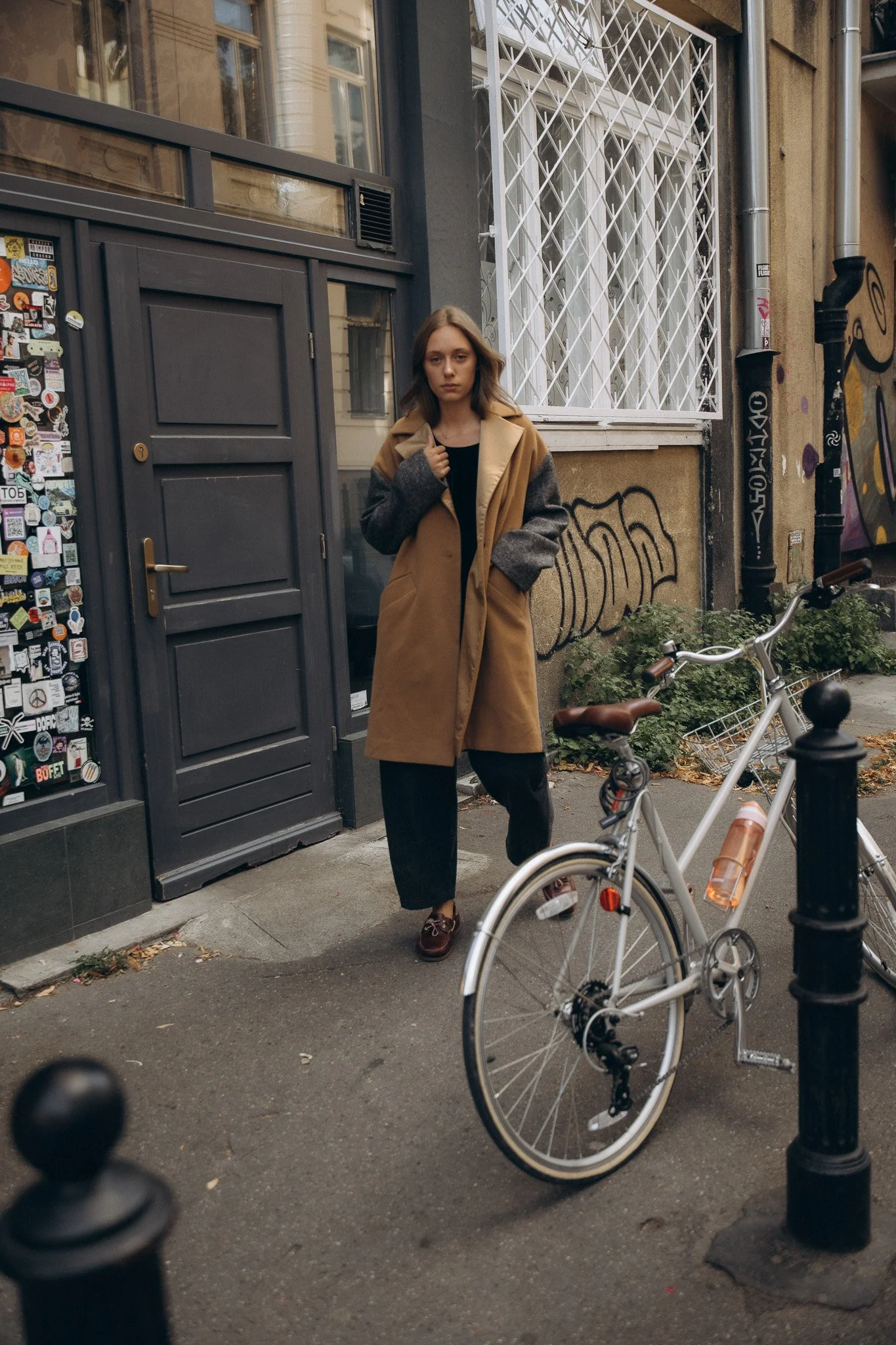 ane-coat-copenhagen-style-danish-hygge-cocoon-look-bike-city-street-denim-with-woolen-coat-zalucka-kuczera.JPG