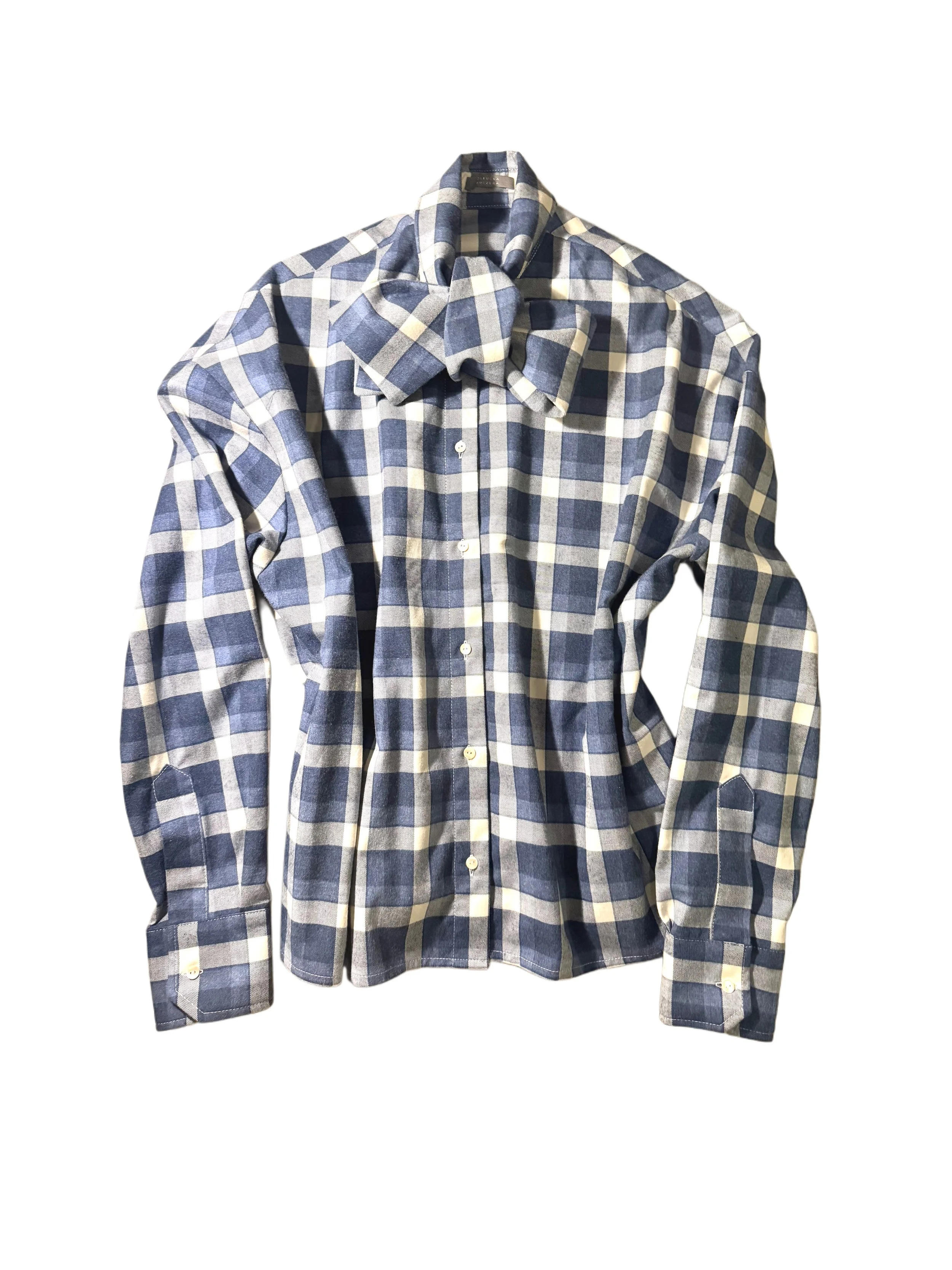 Fannie II, koszula z wiązanym kołnierzykiem