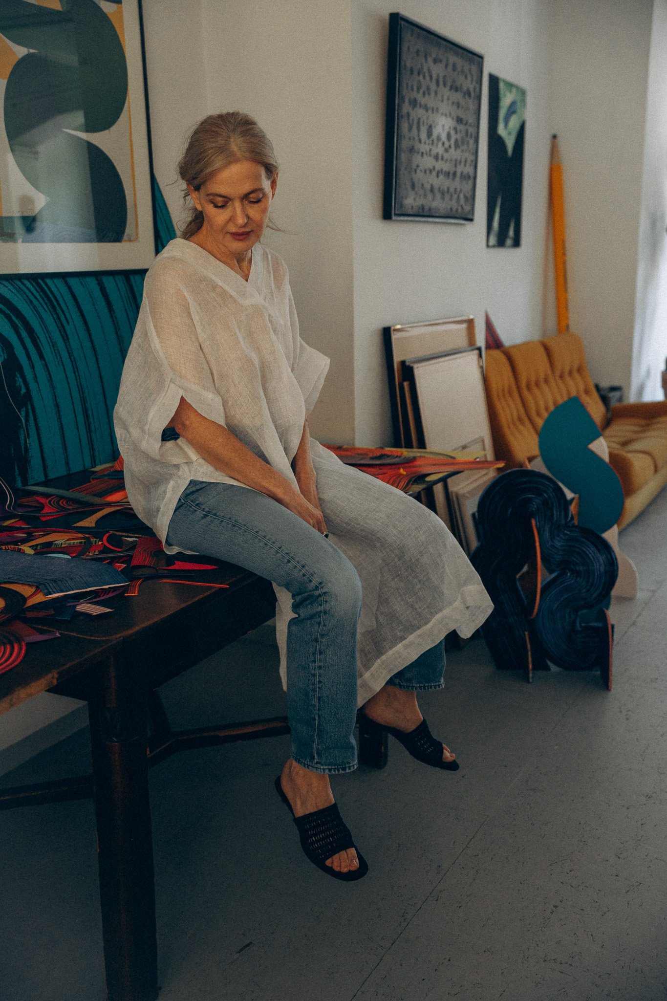 como-lniana-tunika-na-plaze-na-kostium-kapielowy-luzny-dekolt-v-z-lnu-naturalne-tkaniny-linen-loungewear-beach-wear-zalucka-kuczera.jpg