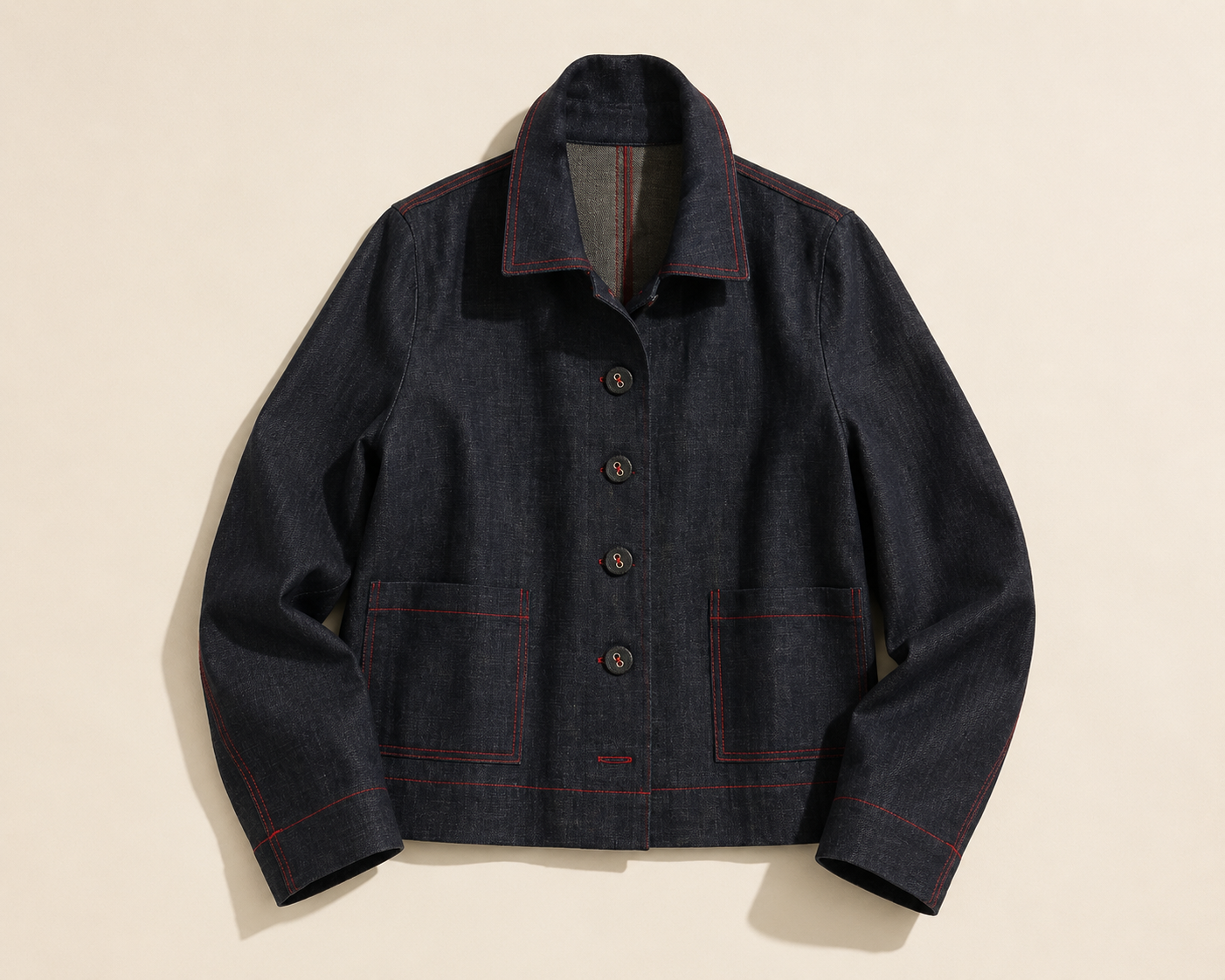 kurtka-denimowa-denim-jacket-siena-ciemno-granatowa-z-kontrastowymi-przeszyciami-zalucka-kuczera-klasyka-moda-polska--marka-premium-na-lata-britidh-denim-jeans.PNG
