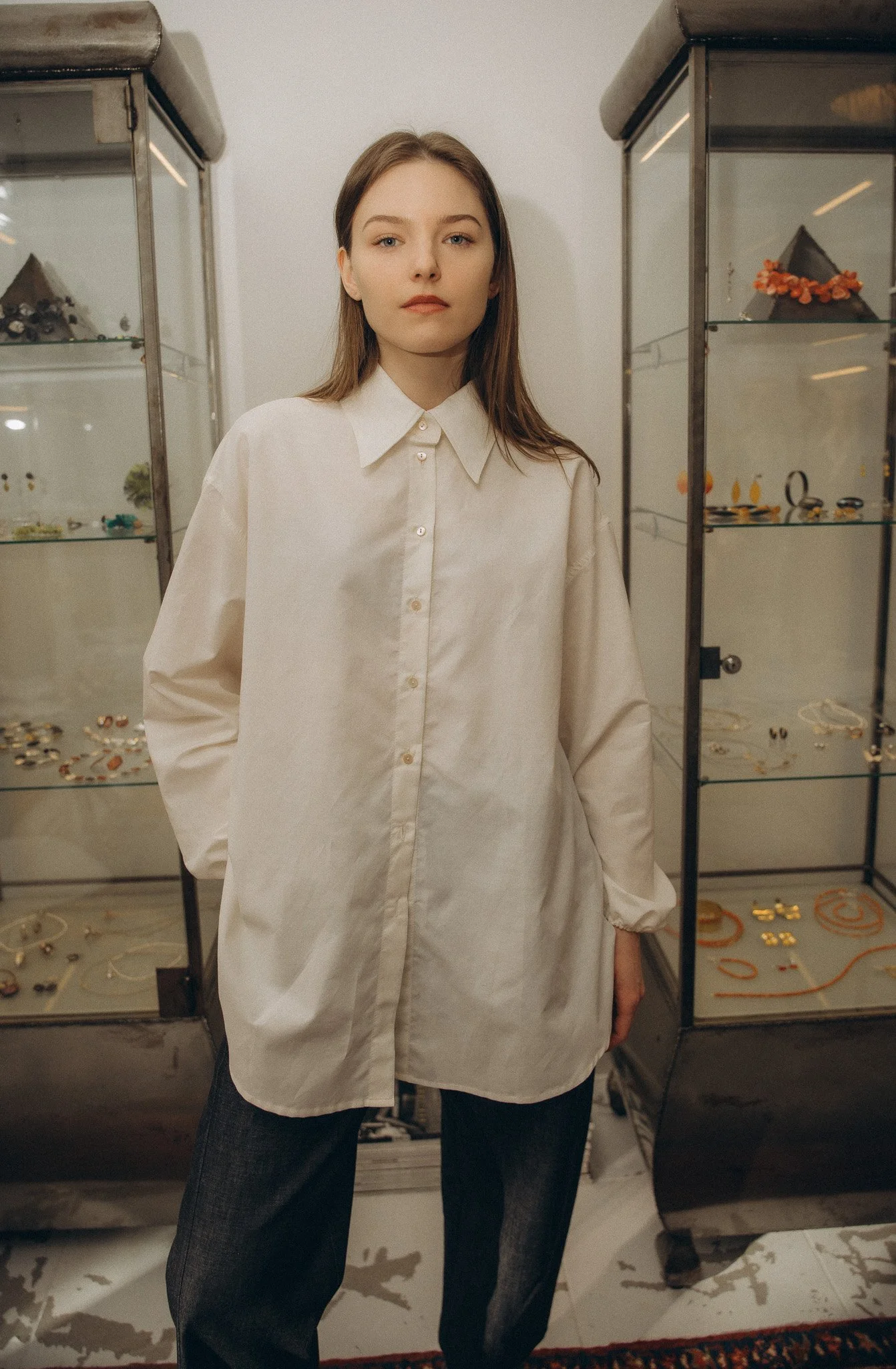 rosalie-koszula-lekka-zlamana-biel-denim-and-white-shirt-zalucka-kuczera-stu.JPG