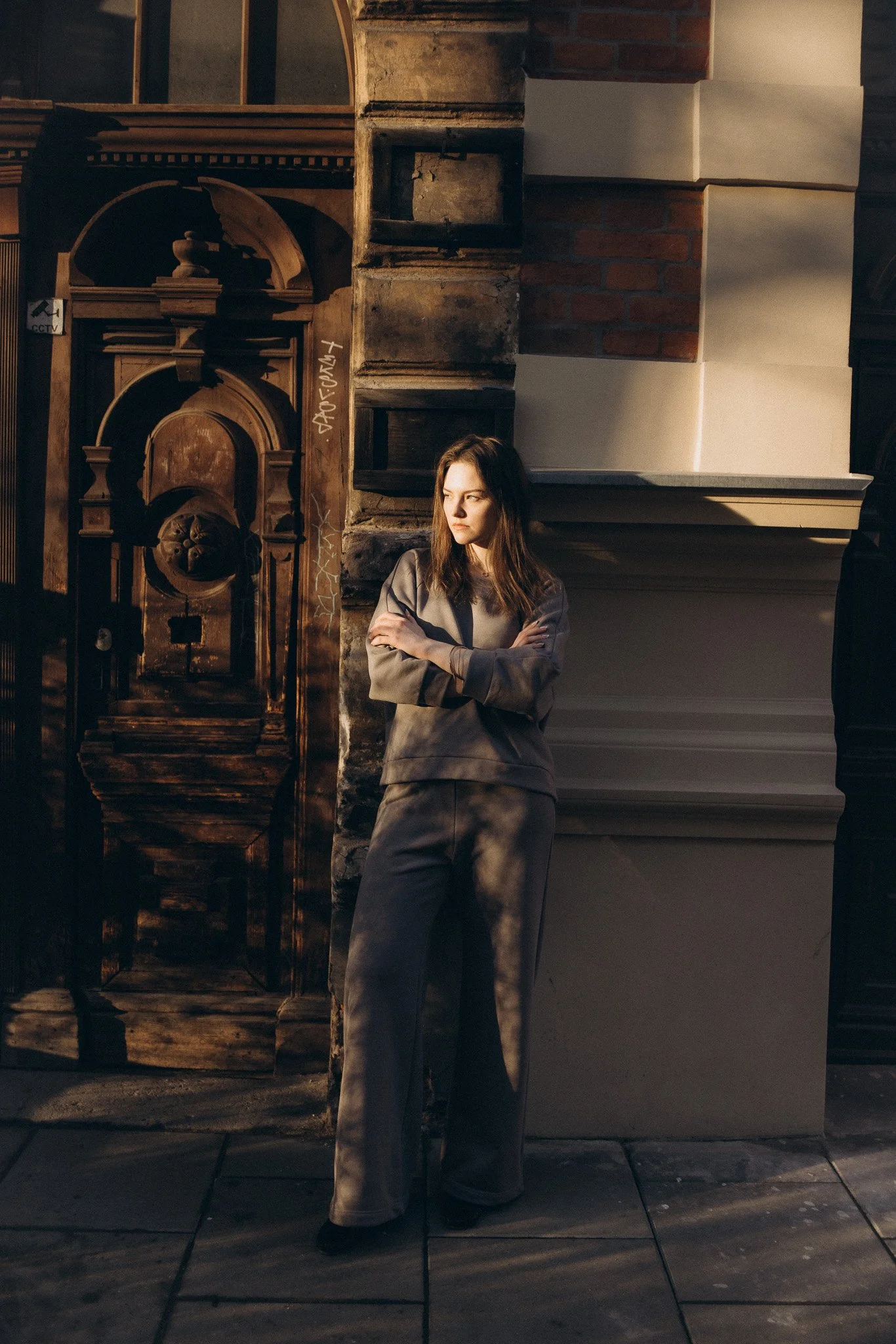 dres-hygge-look-weekend-styl-szary-popielaty-miekka-dziania-zalucka-kuczera.JPG