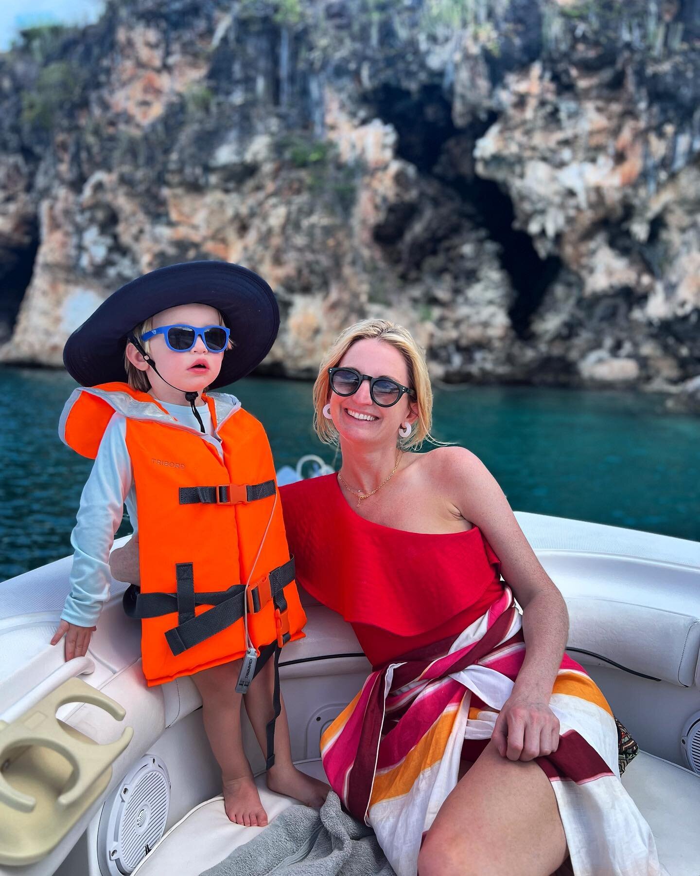 To all the mom&rsquo;s out there &amp; to all of those who love like a mom &mdash; happy Mother&rsquo;s Day! 

Nothing says mom like a life jacket, hat, sunglasses, rash guard, sunscreen and a clinched grip for the entire boat ride 🌸❤️☀️