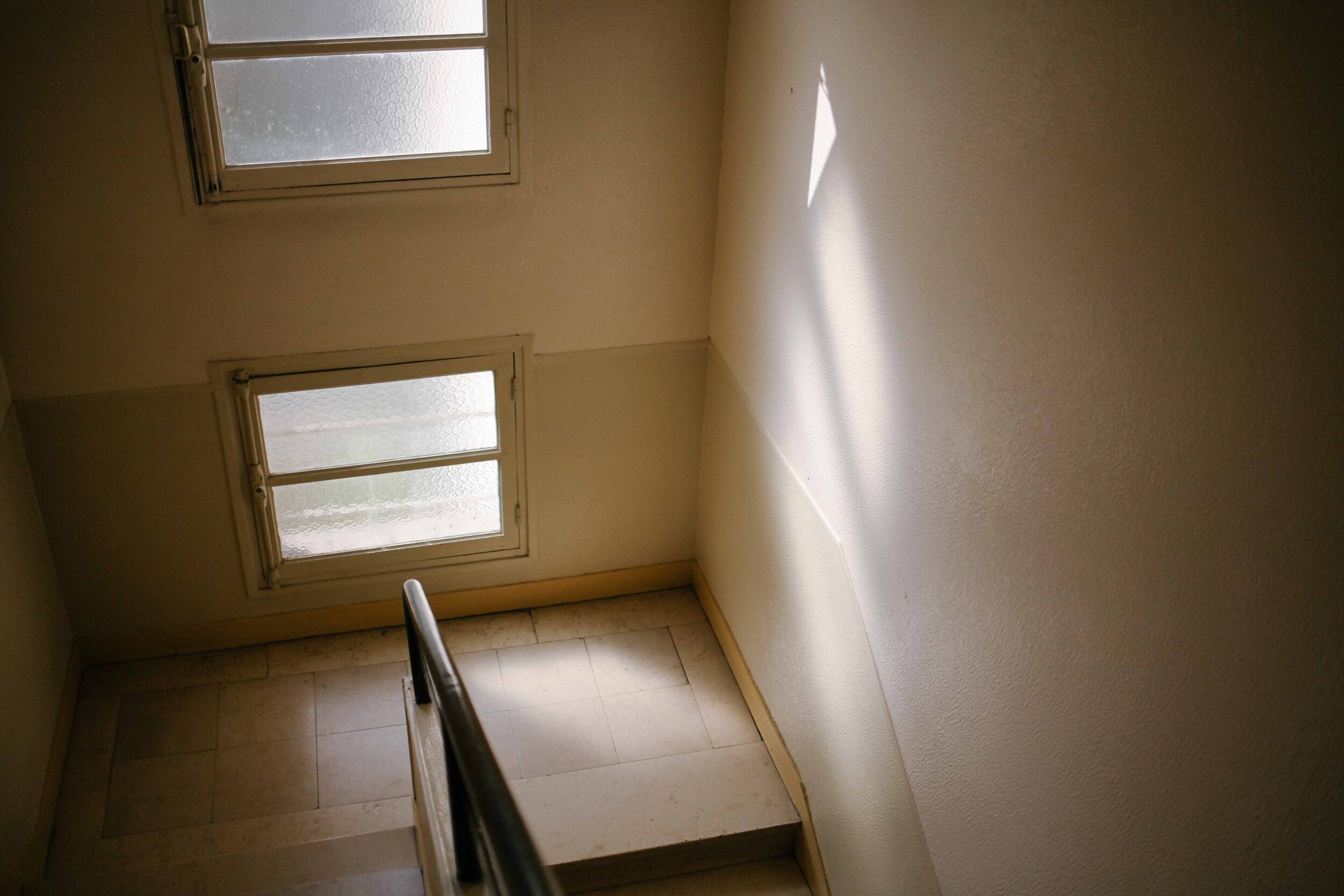 confinement : interiors