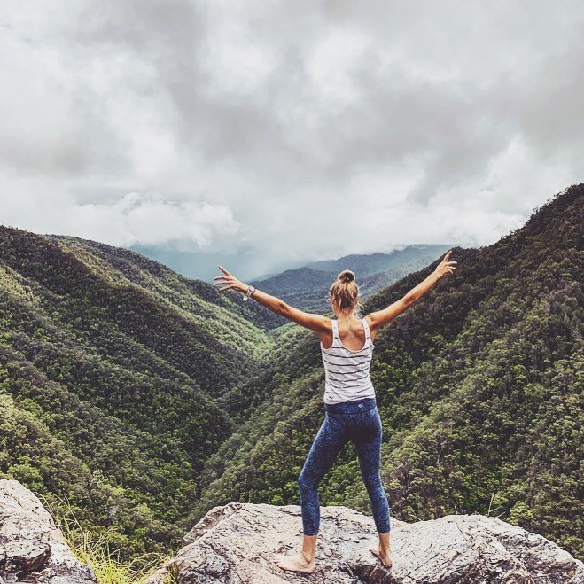 Cheers to the weekend 🙌🏼
.
It&rsquo;s always the perfect opportunity to create some work / life balance.
.
That will look different for everyone from hiking mountains to relaxing with a book &amp; everything in between.
.
Reducing stress &amp; tens