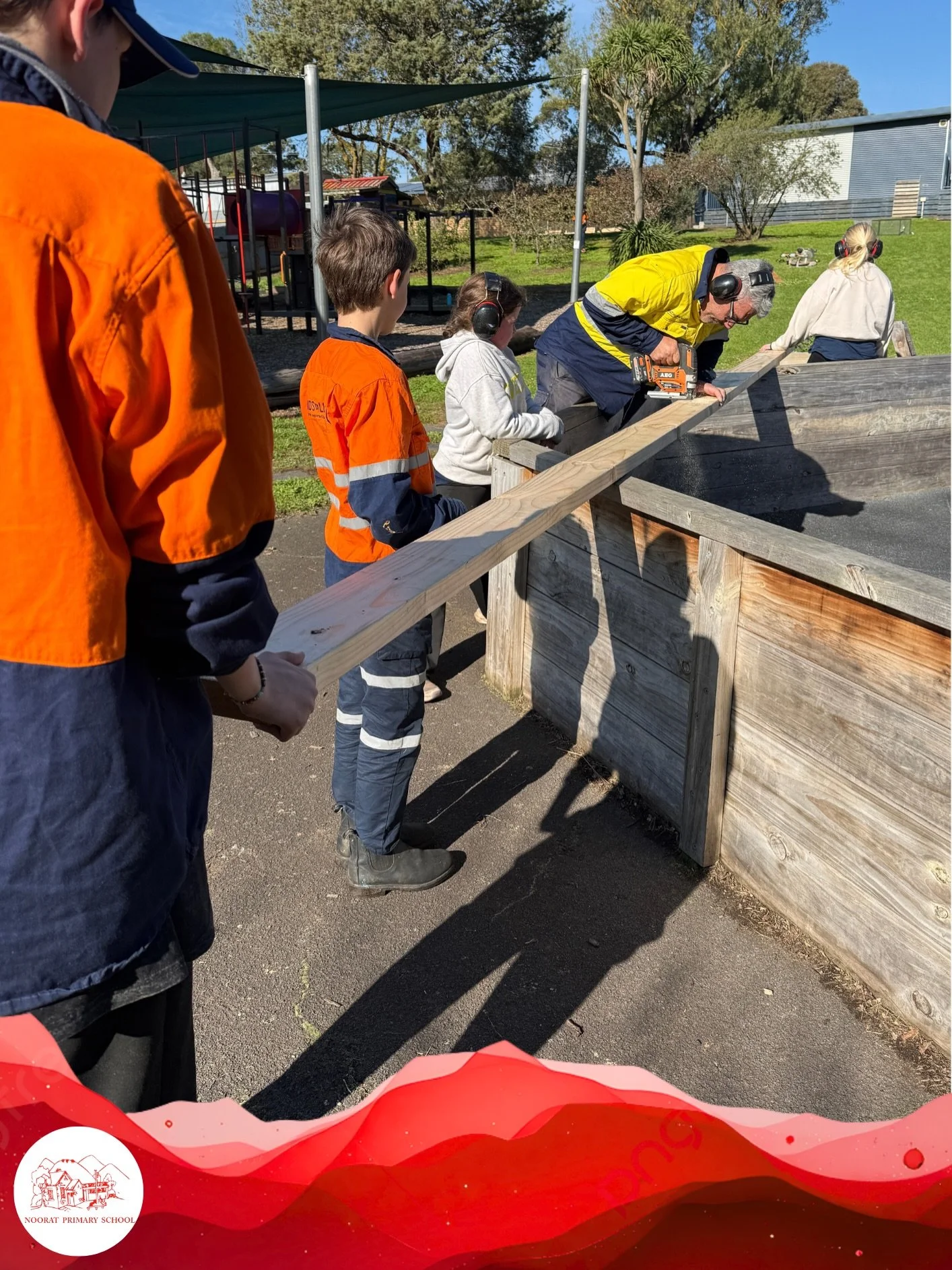 ℍ𝕒𝕟𝕕𝕤 𝕠𝕟 𝕃𝕖𝕒𝕣𝕟𝕚𝕟𝕘! 🔨

Today we welcomed the Hampden P-12 HoL team to Noorat. With our expanded team, we were able to complete our sandpit upgrade, increasing the sides to allow for more sand, along with an edge for students to sit on. 