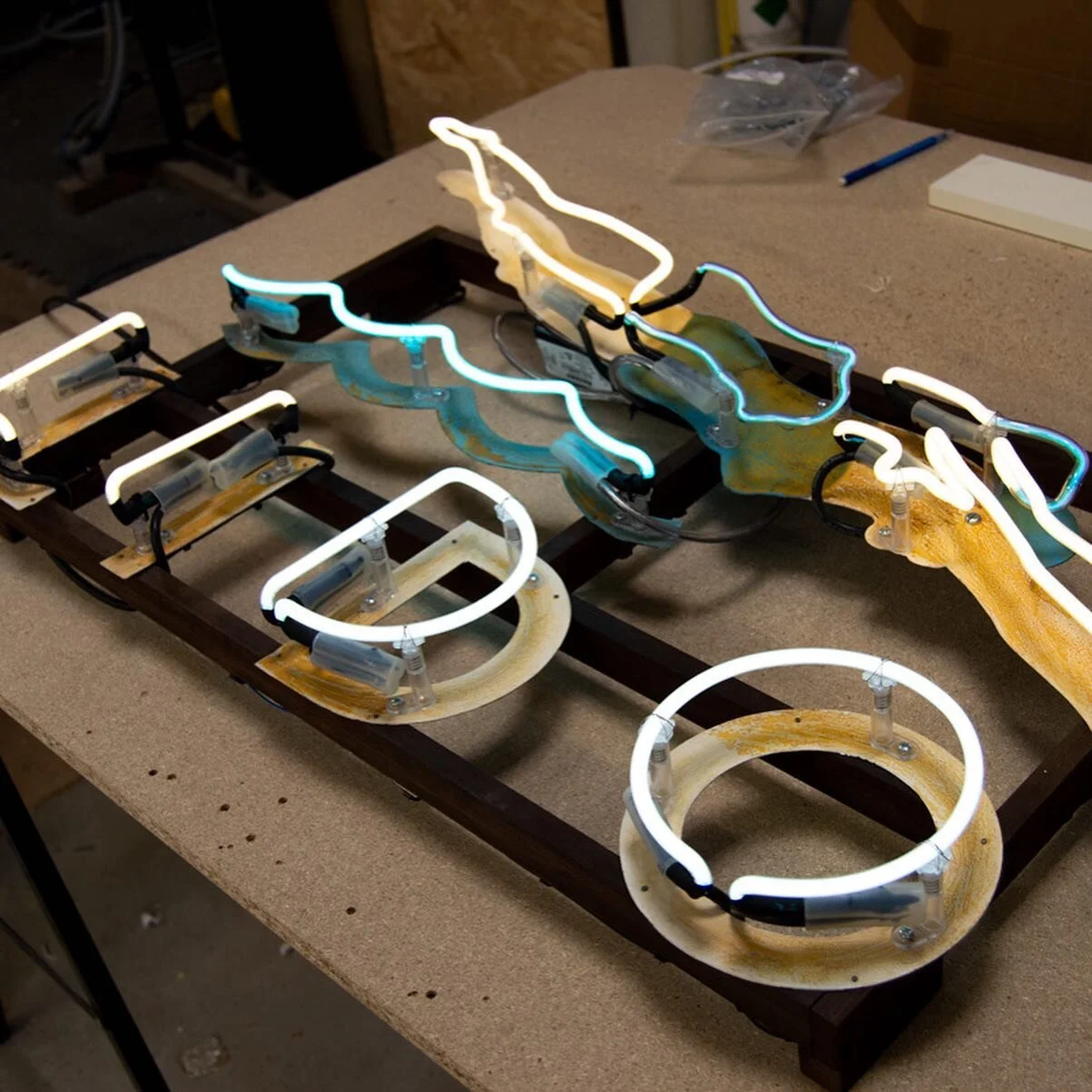 REPAIR
Absolute pleasure to repair this vintage style piece originally made @godsownjunkyard 
.
.
.
#neonrepair #neonsigns #neondorset #shoplocal #vintagesign #godsownjunkyard #itsnicethat #maker #smallbusiness #signmaker #neon #vintagedesign