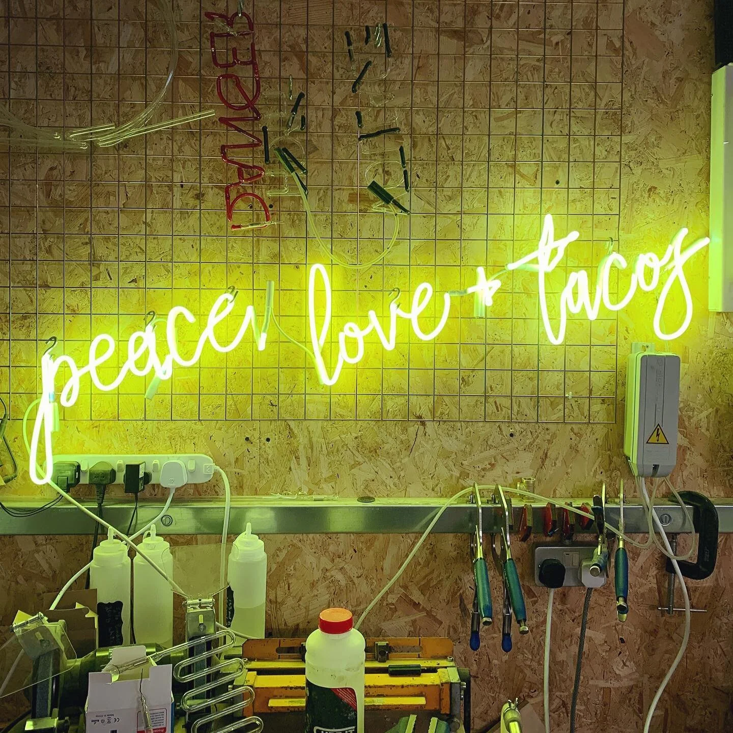 ✌️ ❤️ 🌮 
We&rsquo;ve been busy working on some pieces for @ojorojobmouth This one is now up in the new Hacienda, right where the magic happens
.
.
.
#neon #neonmaker #neonsigns #madeindorset #signage #restaurantsignage #design #maker #shoplocal #neo