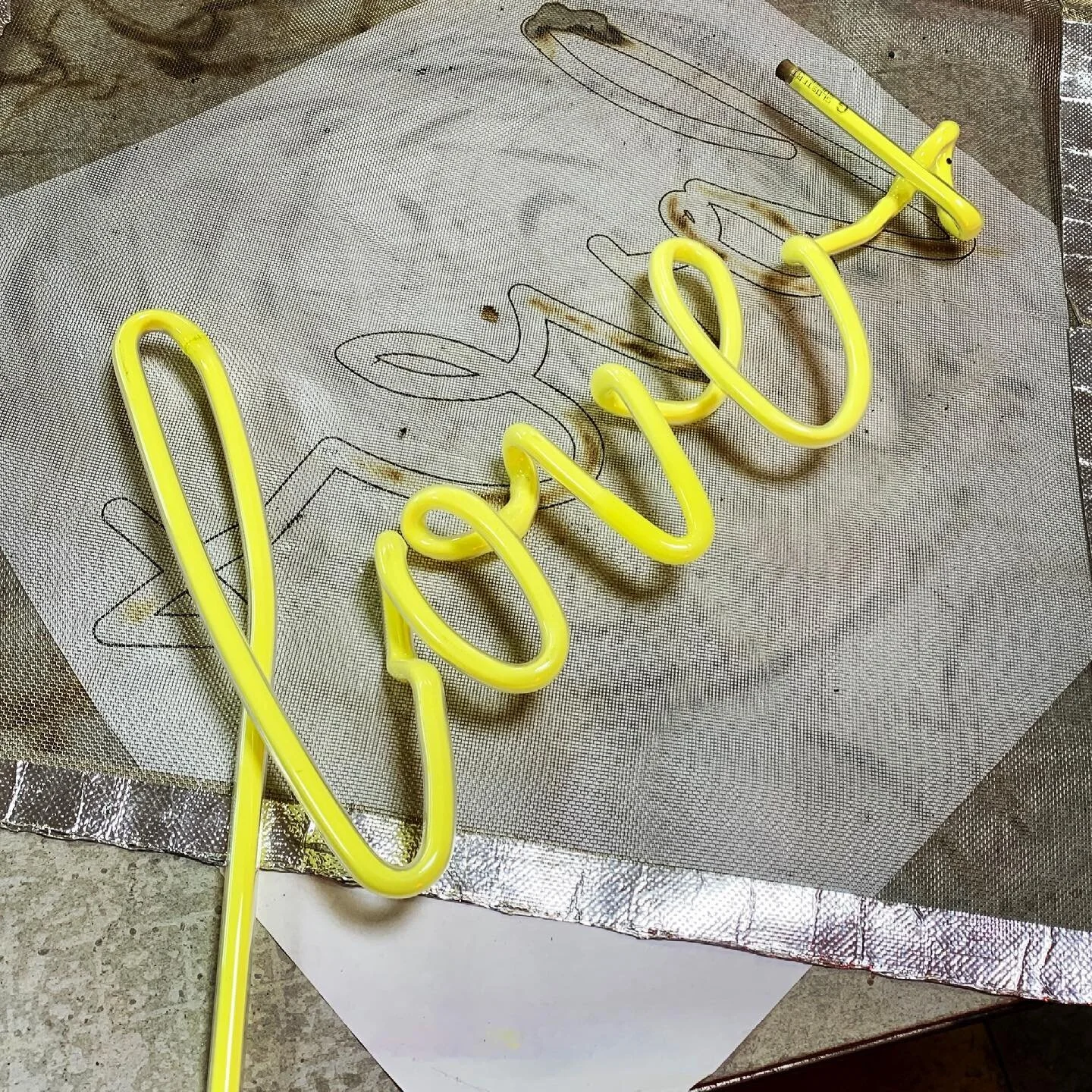👆new work in progress
.
.
.
#neon #love #neonsign #neonmaker #neonsignsdorset #madebyhand #superyellow #workshopweekend #glass