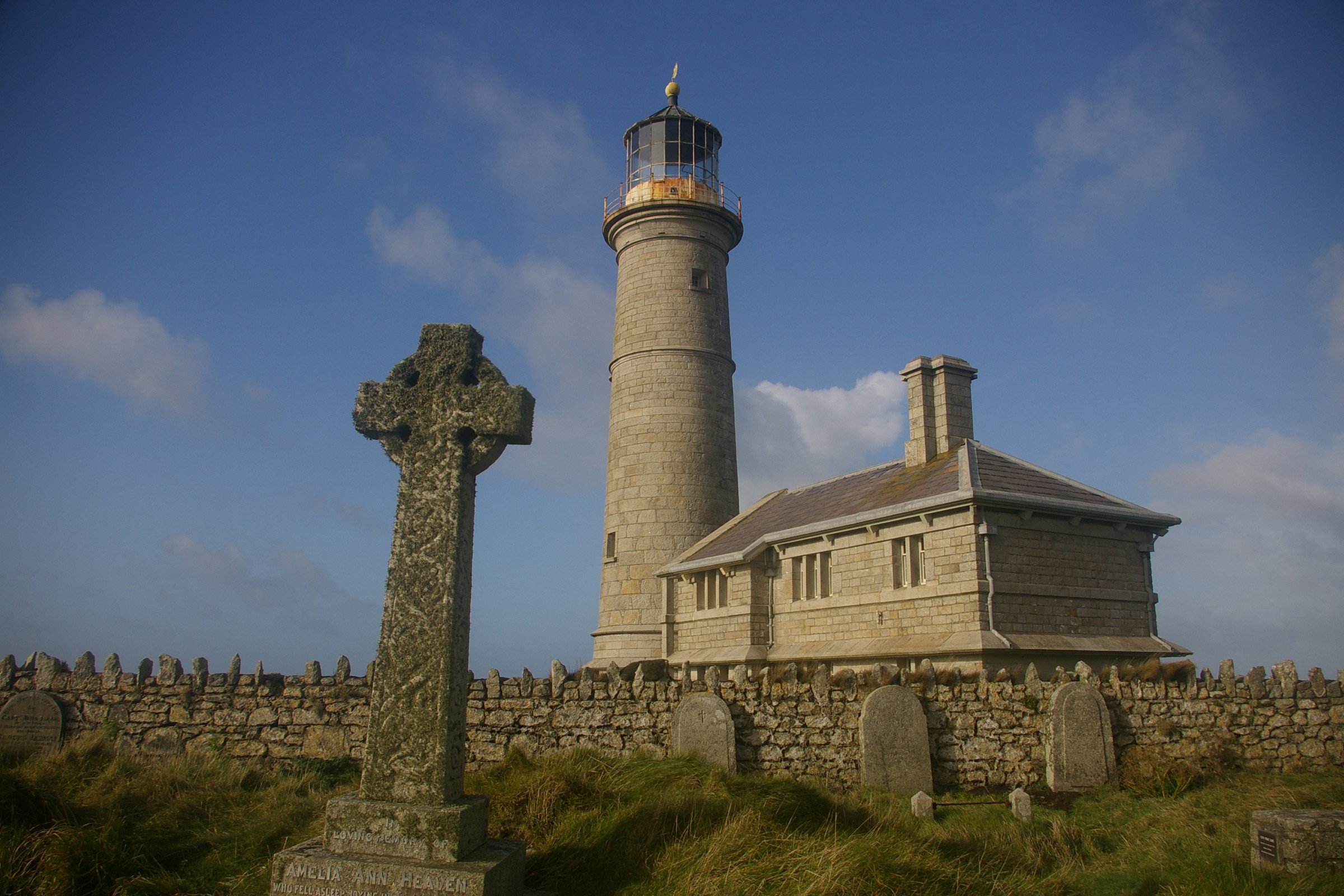 09a Old Lighthouse - Old Light Cemetery - Jan Newsom.jpg